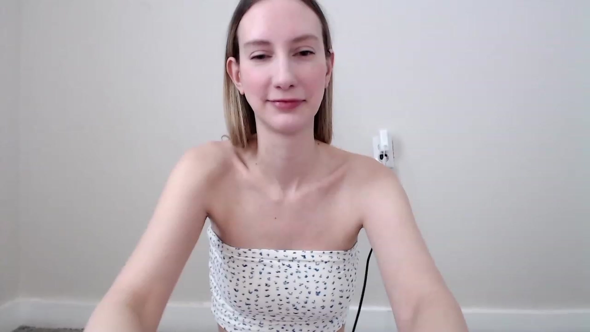 Gallery image thumbnail from Strwberrymoon's myfreecams stream on, 02/11/2023, 20:33 image 4 of 20
