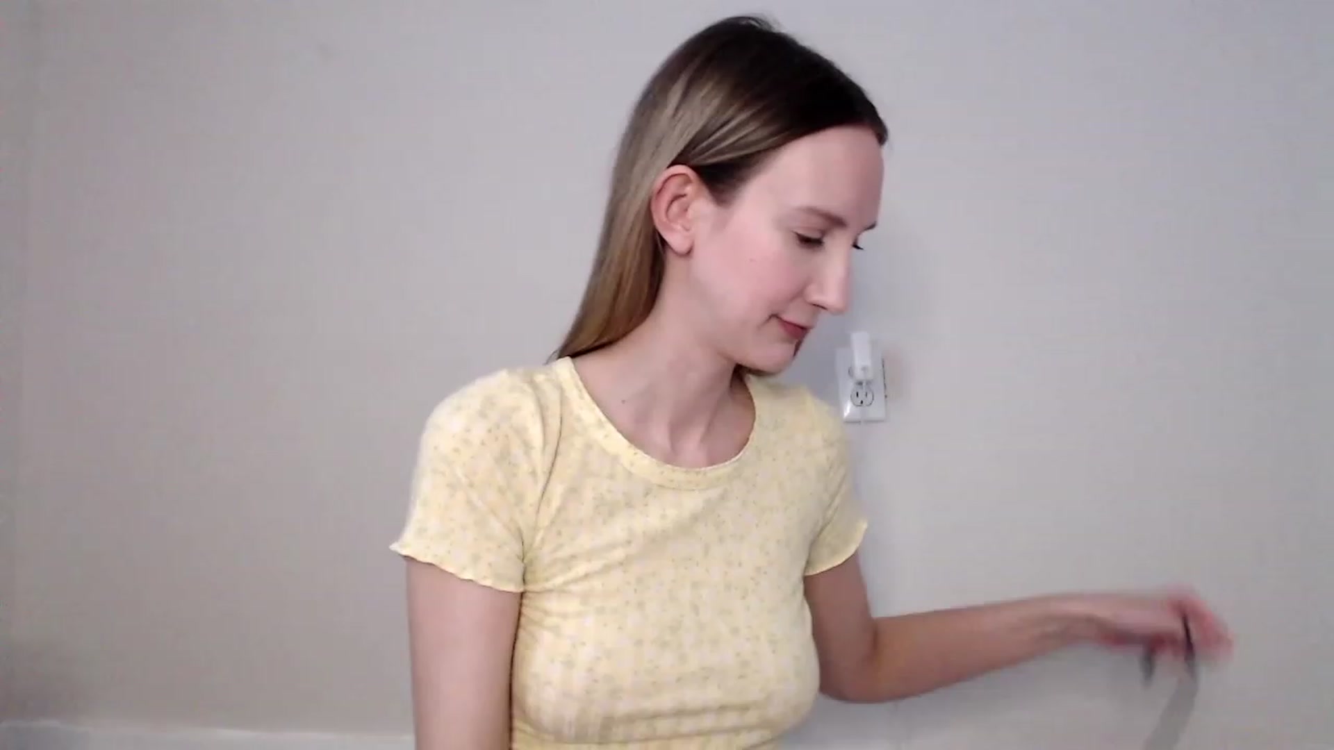 Gallery image thumbnail from Strwberrymoon's myfreecams stream on, 02/13/2023, 23:37 image 14 of 20