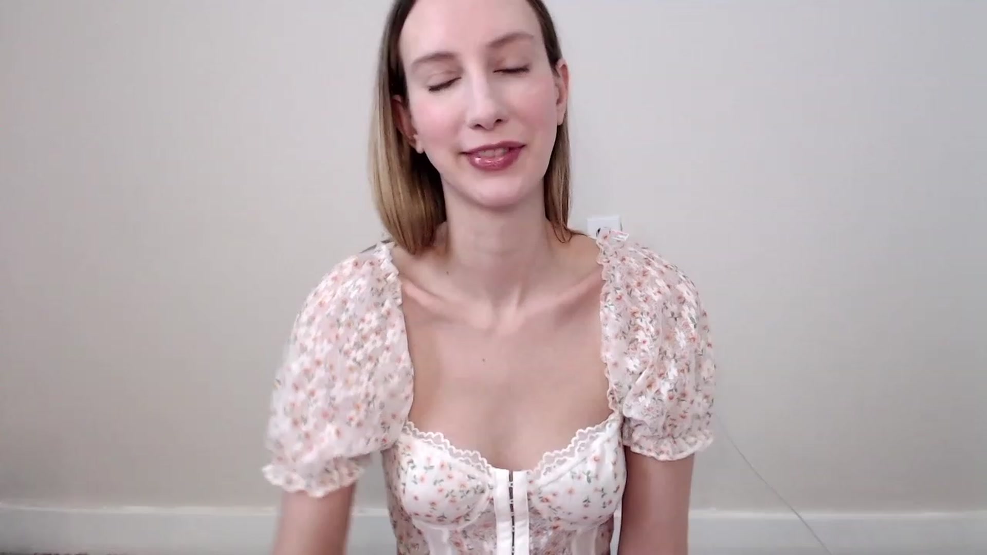 Gallery image thumbnail from Strwberrymoon's myfreecams stream on, 02/15/2023, 21:02 image 16 of 20