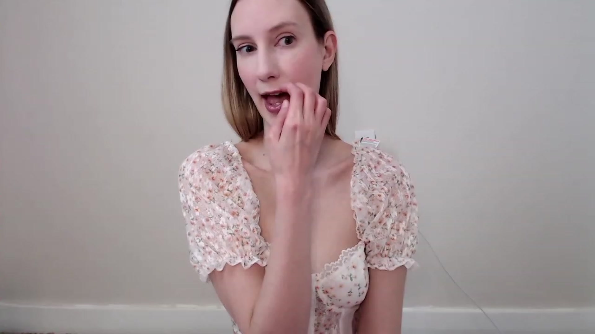 Gallery image thumbnail from Strwberrymoon's myfreecams stream on, 02/15/2023, 21:02 image 14 of 20