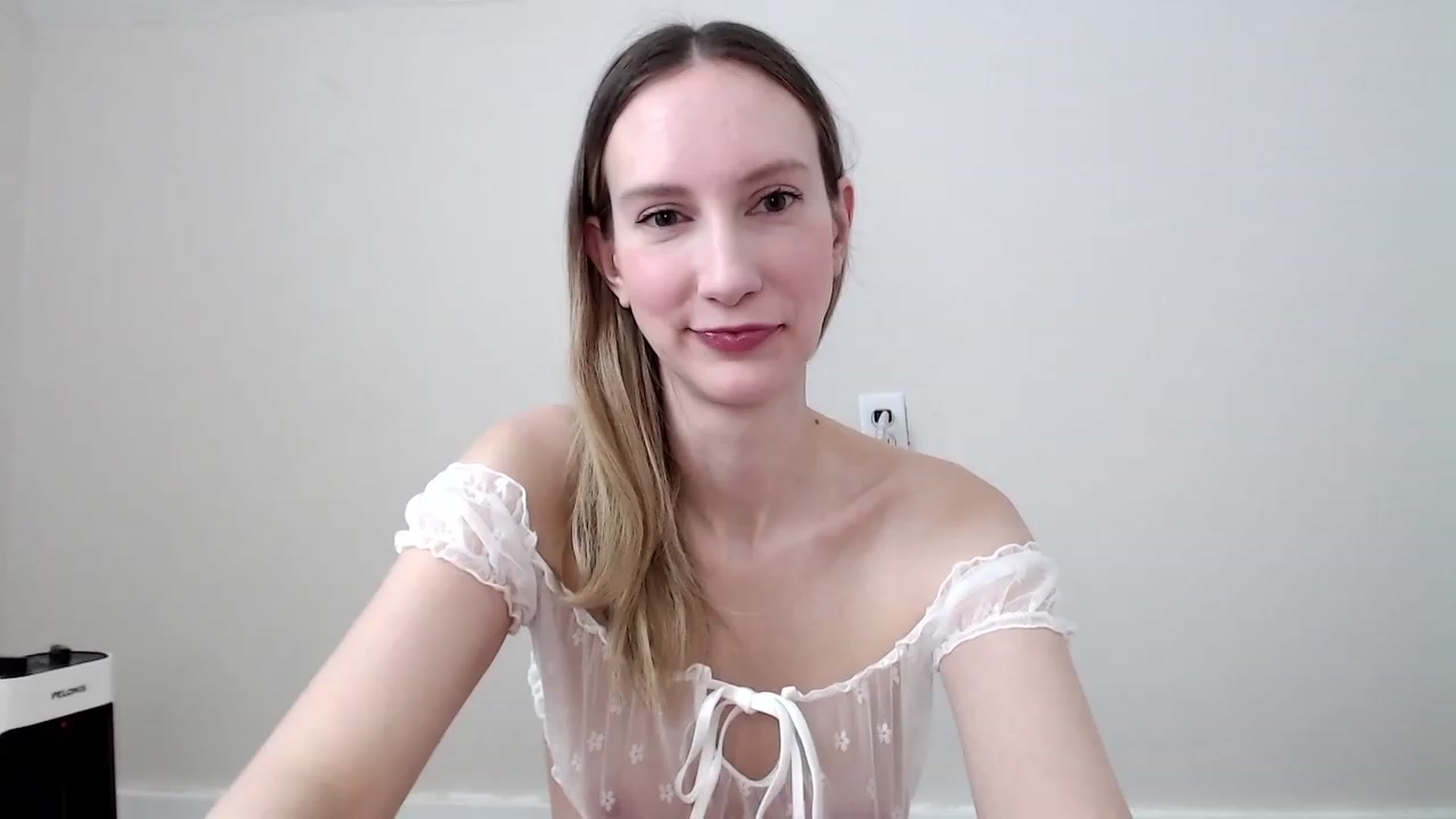 Gallery image thumbnail from Strwberrymoon's myfreecams stream on, 02/26/2023, 18:17 image 4 of 20