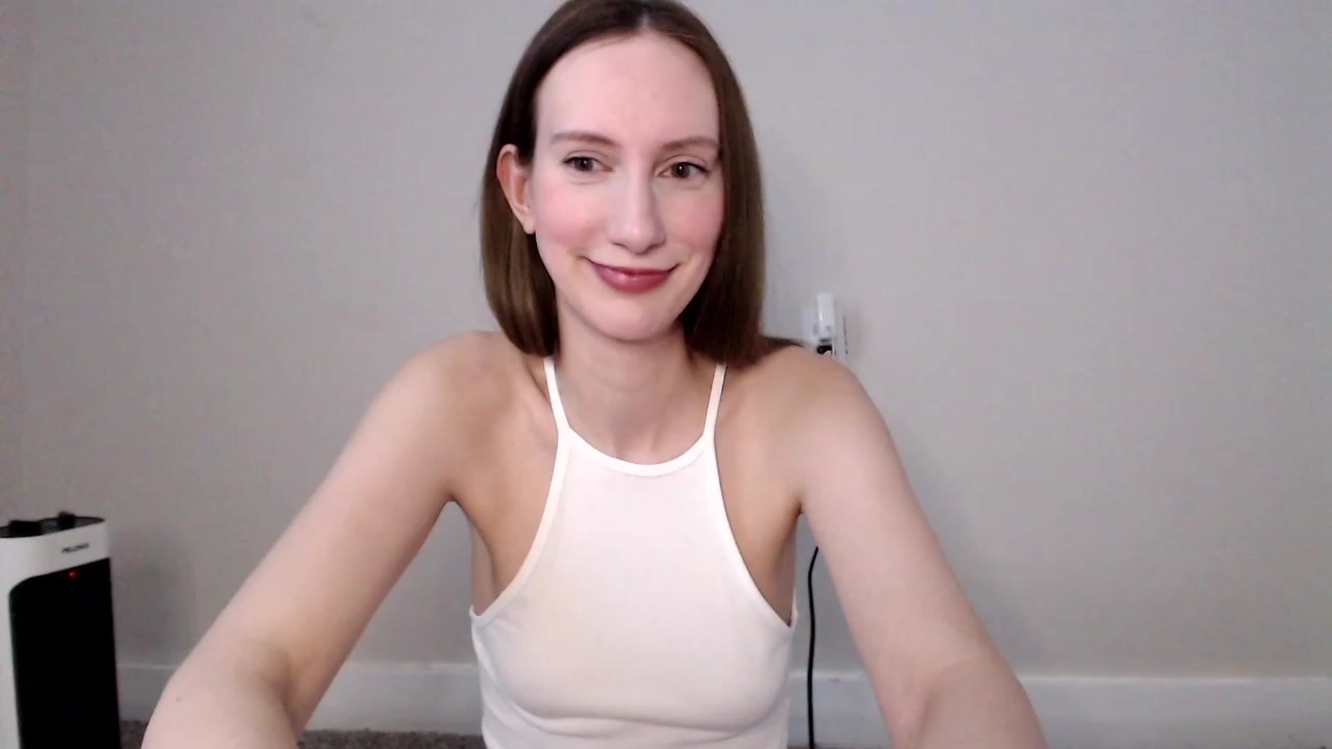 Gallery image thumbnail from Strwberrymoon's myfreecams stream on, 03/22/2023, 24:41 image 12 of 20
