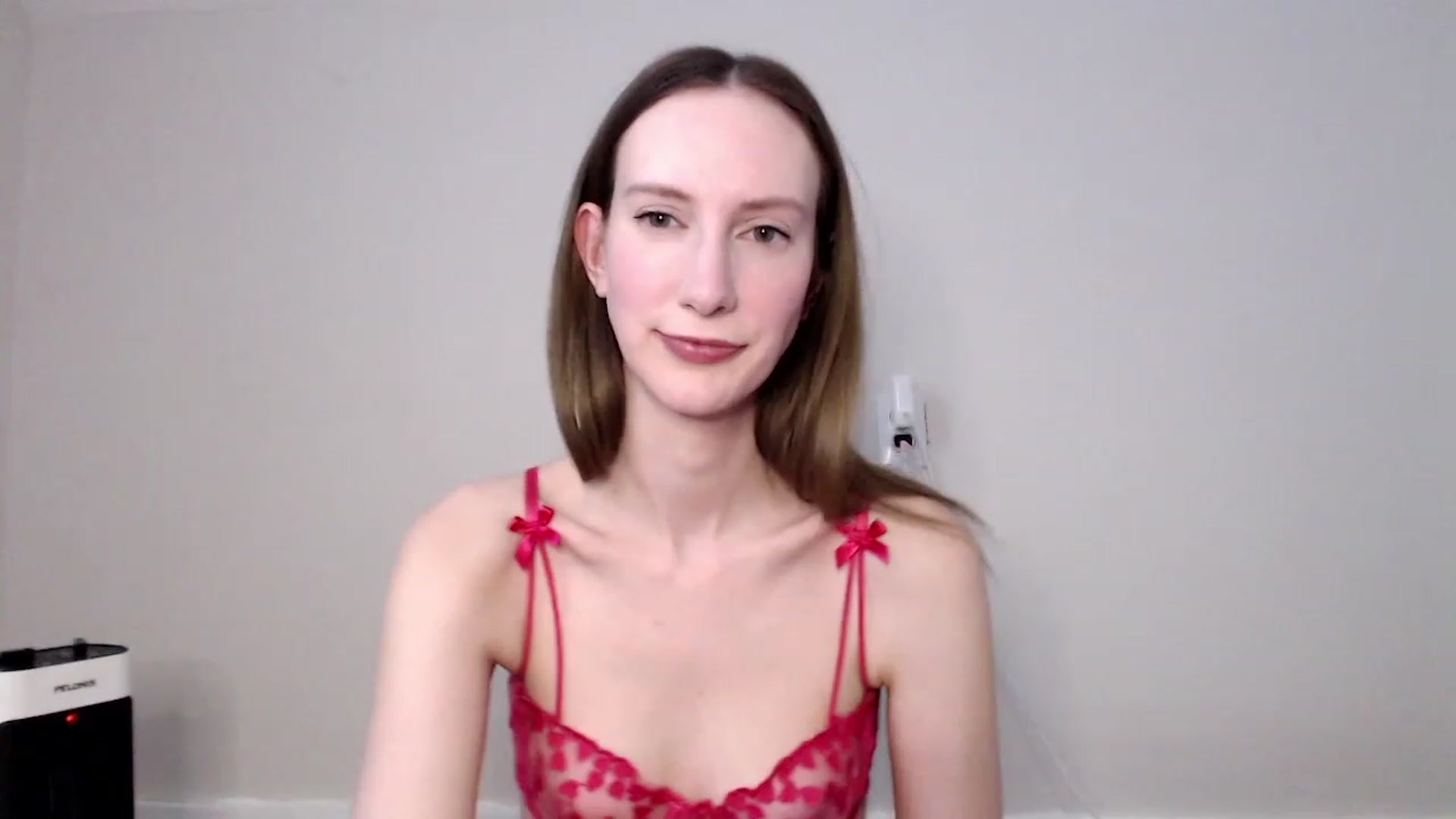 Gallery image thumbnail from Strwberrymoon's myfreecams stream on, 04/01/2023, 01:53 image 6 of 20