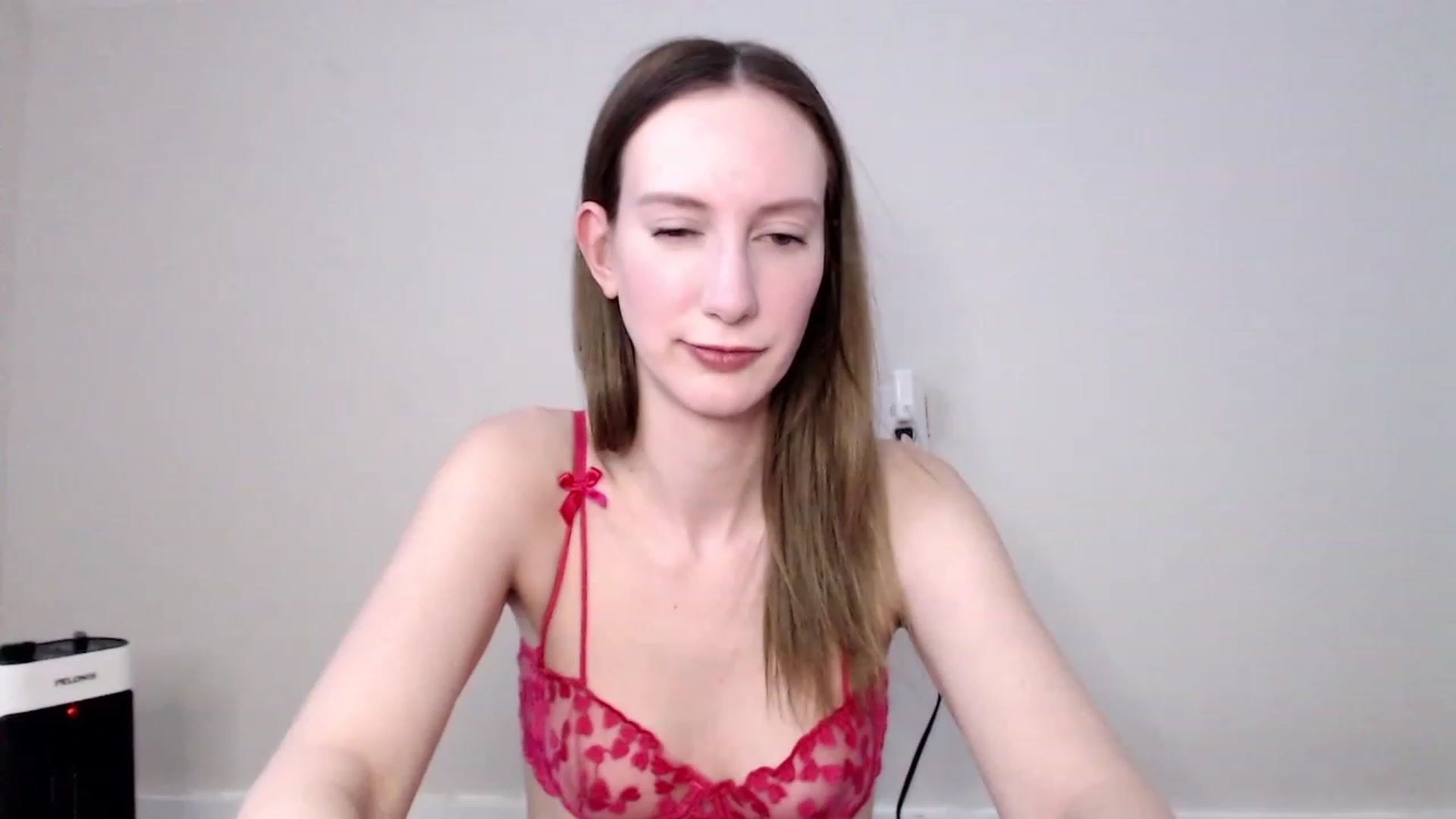 Gallery image thumbnail from Strwberrymoon's myfreecams stream on, 04/01/2023, 01:53 image 5 of 20