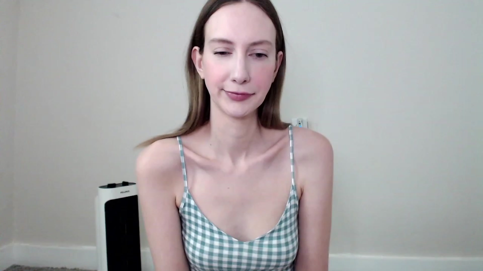 Gallery image thumbnail from Strwberrymoon's myfreecams stream on, 05/20/2023, 21:05 image 20 of 20