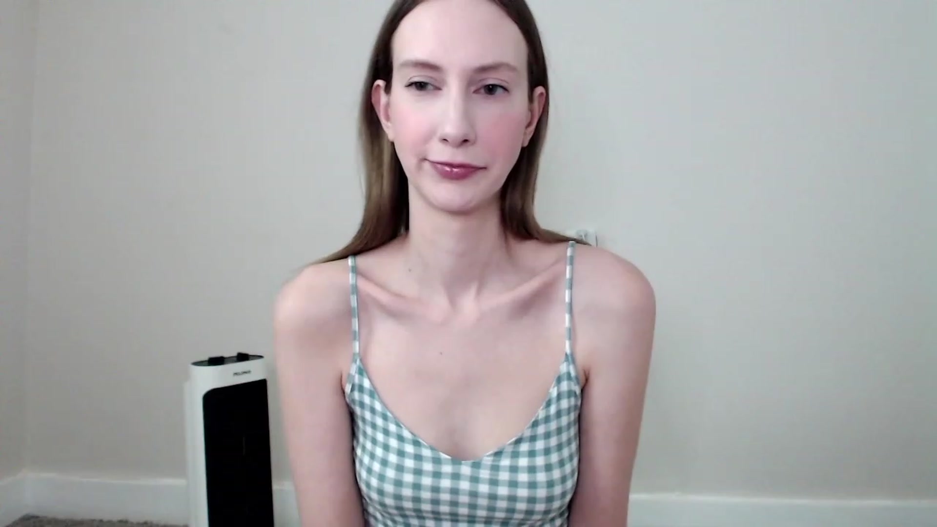 Gallery image thumbnail from Strwberrymoon's myfreecams stream on, 05/20/2023, 21:05 image 9 of 20