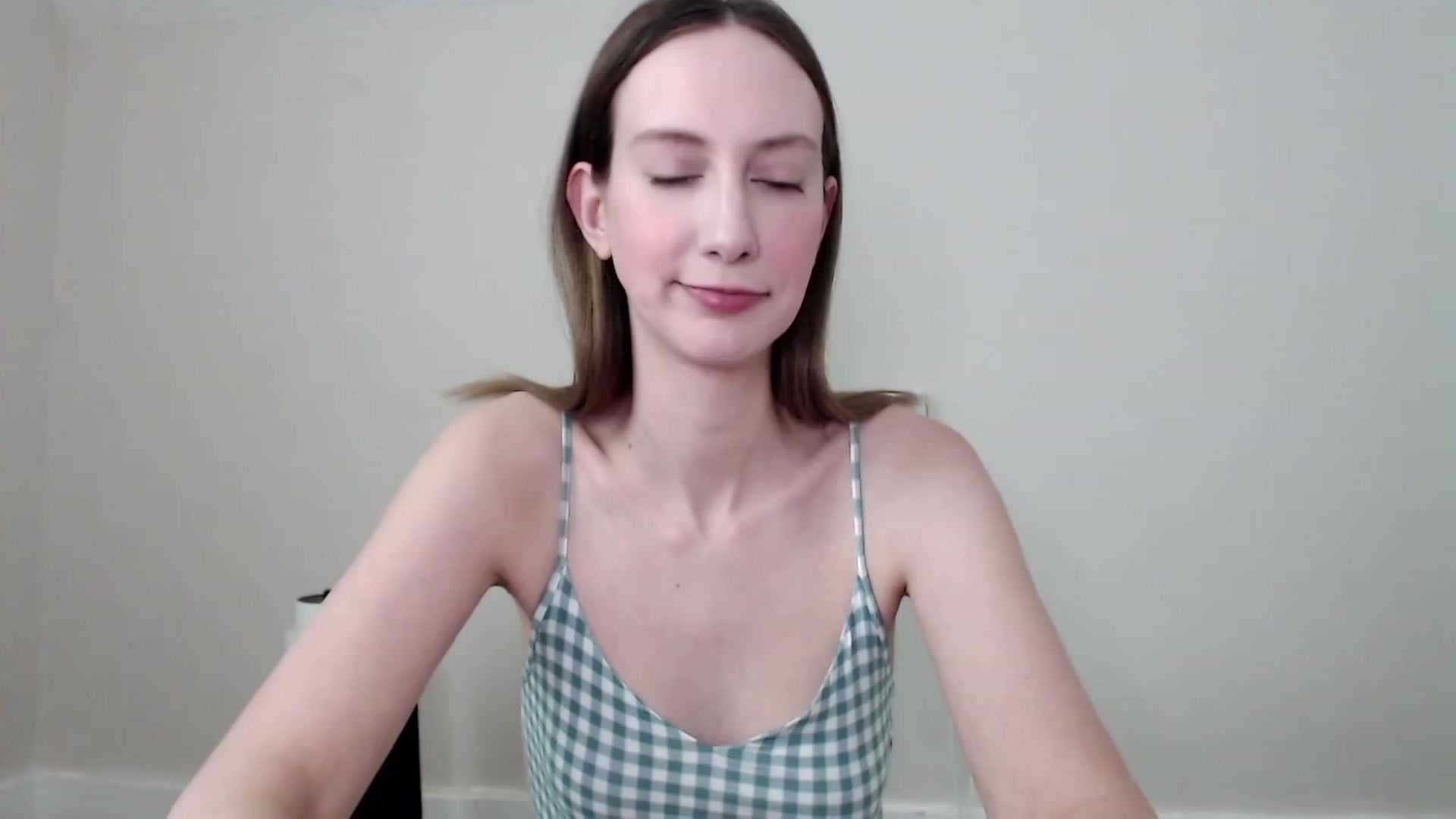 Gallery image thumbnail from Strwberrymoon's myfreecams stream on, 05/20/2023, 21:05 image 1 of 20