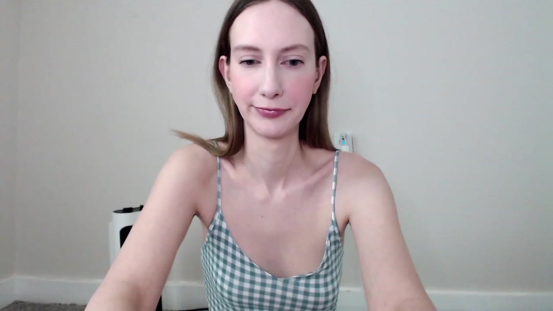 Gallery image thumbnail from Strwberrymoon's myfreecams stream on, 05/20/2023, 21:05 image 16 of 20
