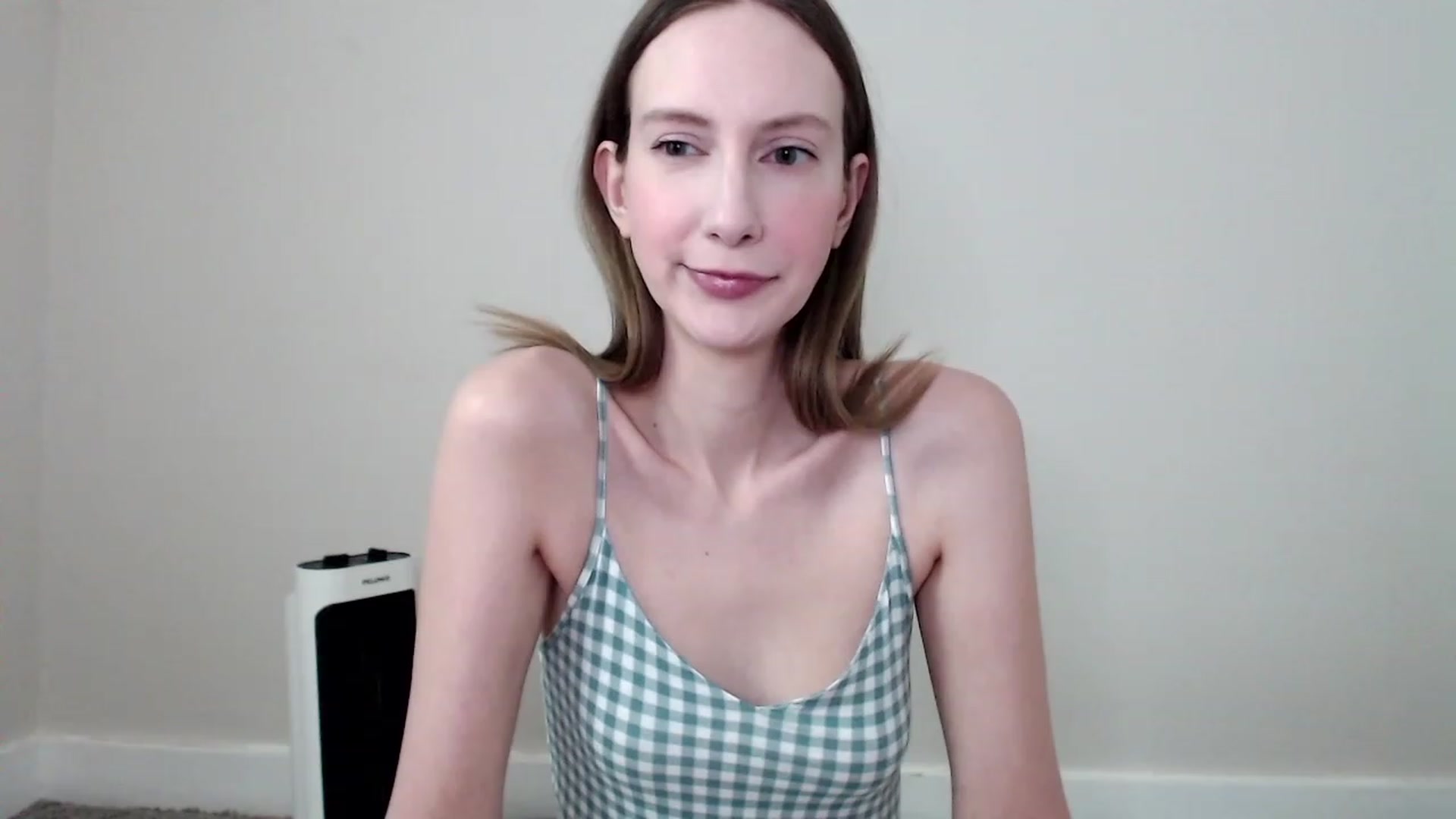Gallery image thumbnail from Strwberrymoon's myfreecams stream on, 05/20/2023, 21:05 image 14 of 20