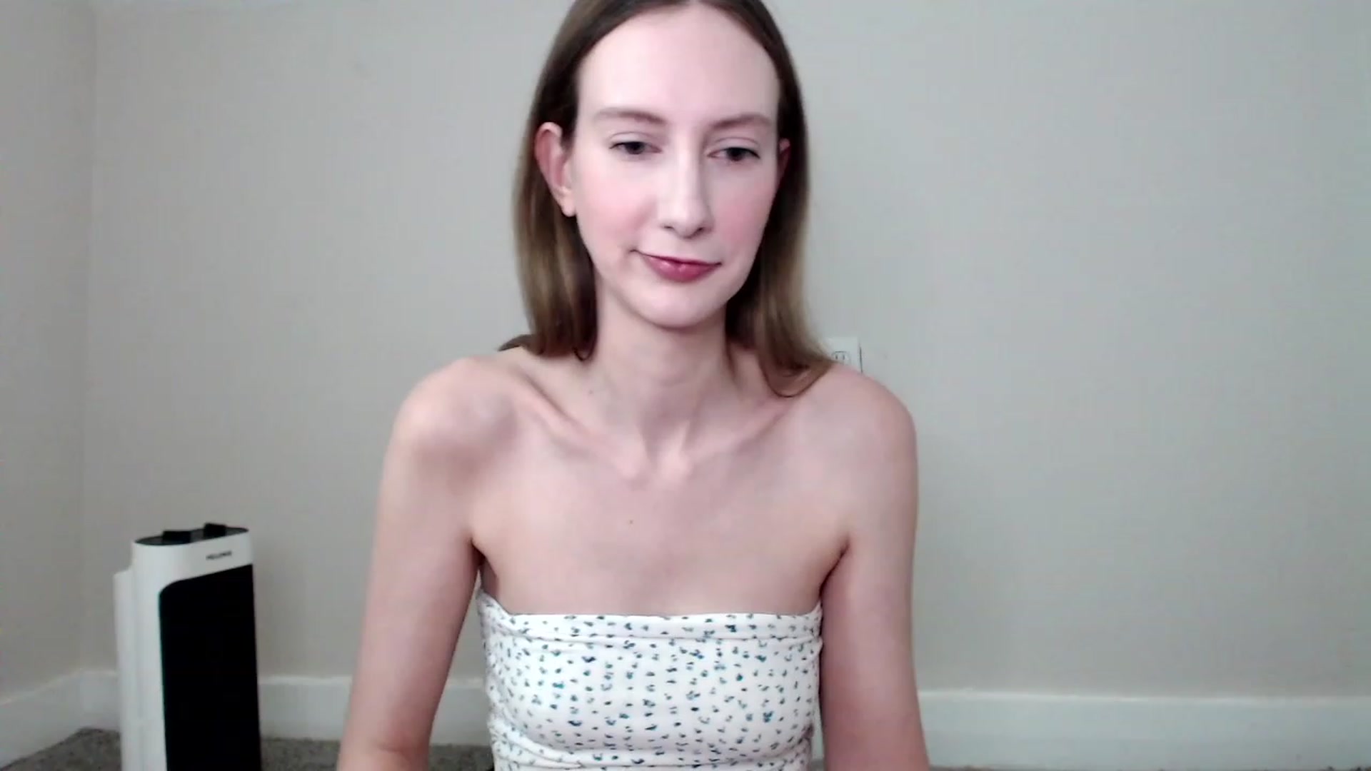 Gallery image thumbnail from Strwberrymoon's myfreecams stream on, 05/21/2023, 20:38 image 18 of 20