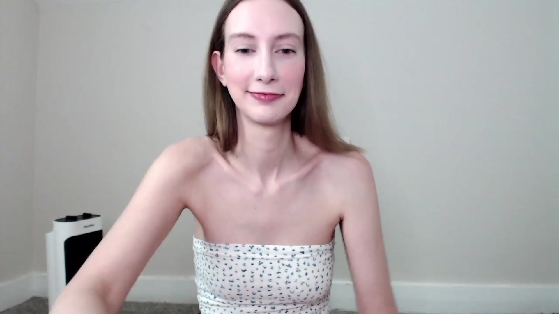 Gallery image thumbnail from Strwberrymoon's myfreecams stream on, 05/21/2023, 20:38 image 9 of 20