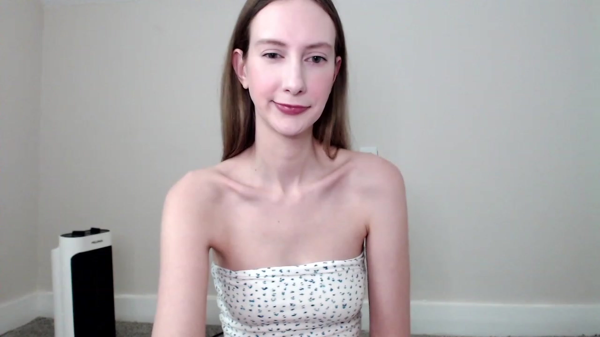 Gallery image thumbnail from Strwberrymoon's myfreecams stream on, 05/21/2023, 20:38 image 16 of 20