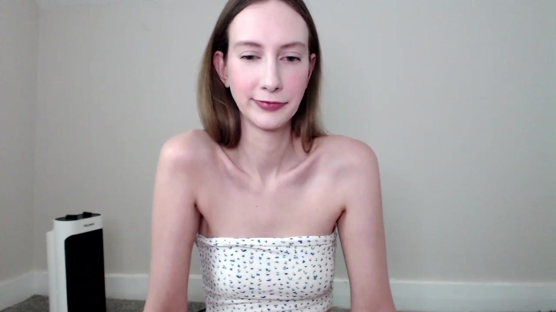 Gallery image thumbnail from Strwberrymoon's myfreecams stream on, 05/21/2023, 20:38 image 17 of 20
