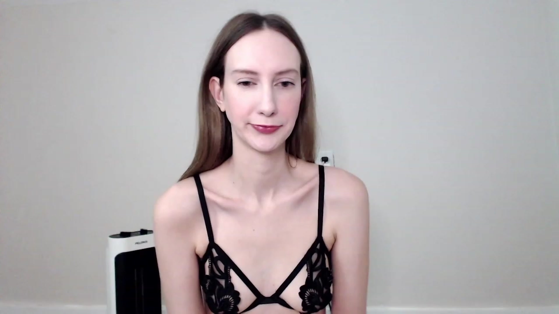 Gallery image thumbnail from Strwberrymoon's myfreecams stream on, 05/28/2023, 19:39 image 10 of 20