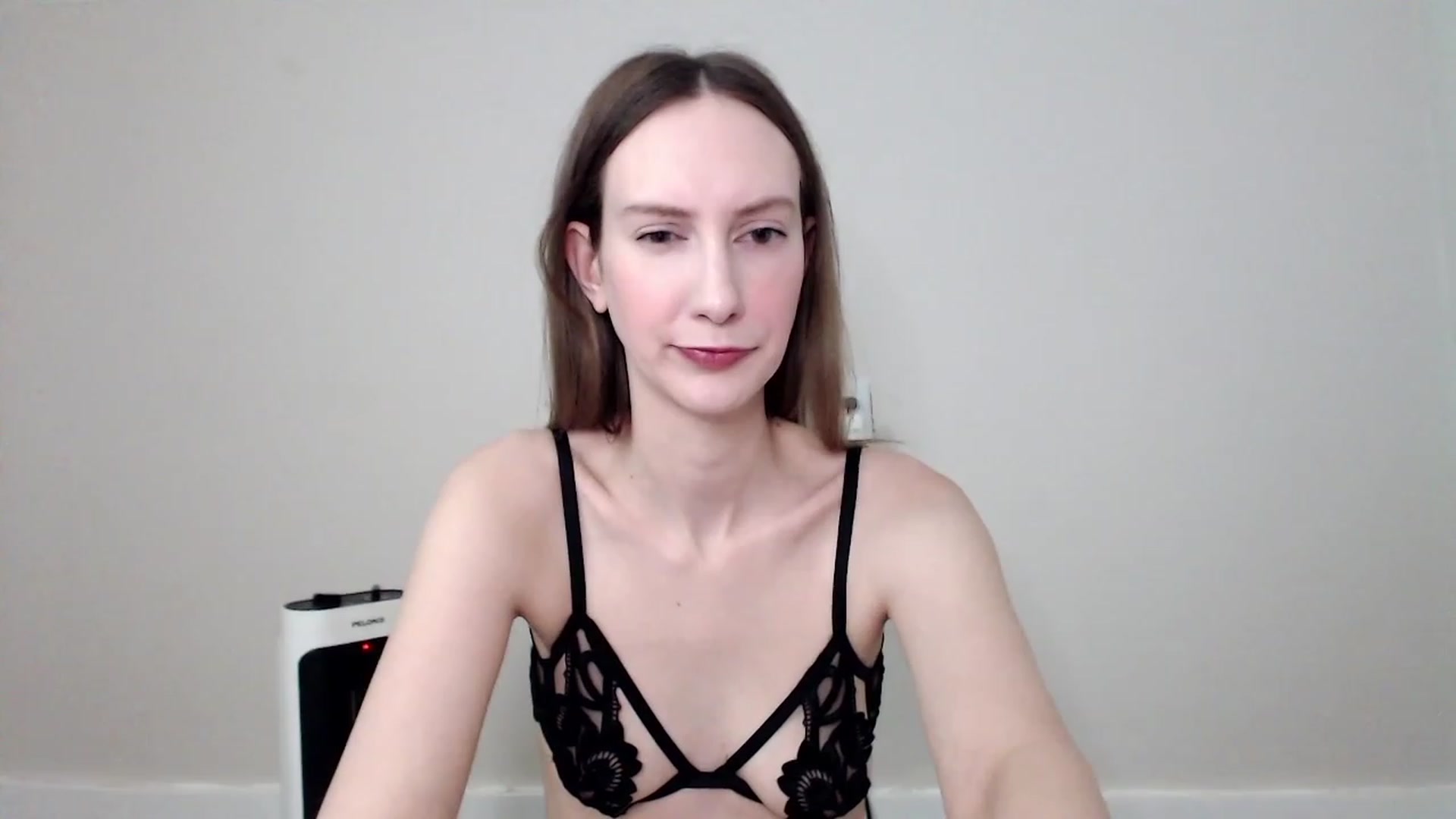 Gallery image thumbnail from Strwberrymoon's myfreecams stream on, 05/28/2023, 19:39 image 17 of 20