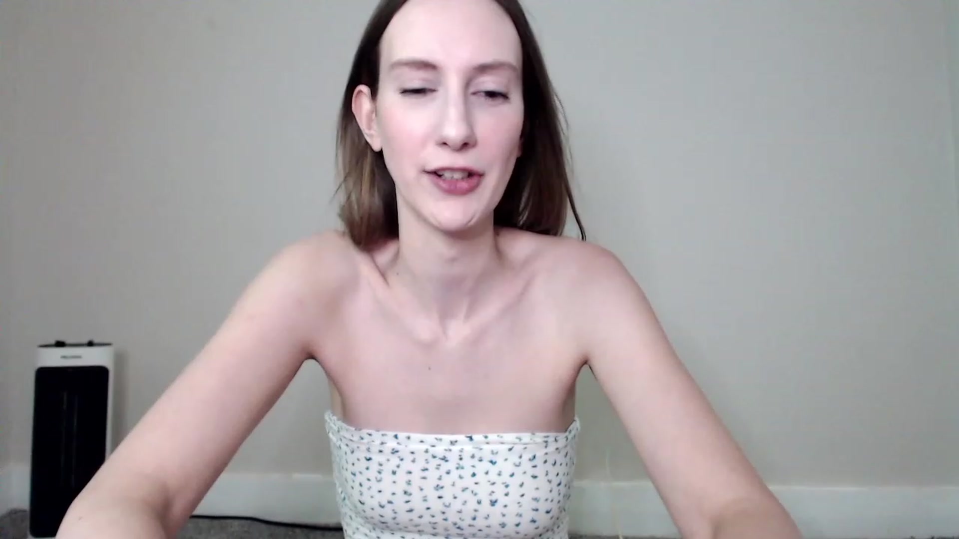 Gallery image thumbnail from Strwberrymoon's myfreecams stream on, 06/10/2023, 24:10 image 13 of 20