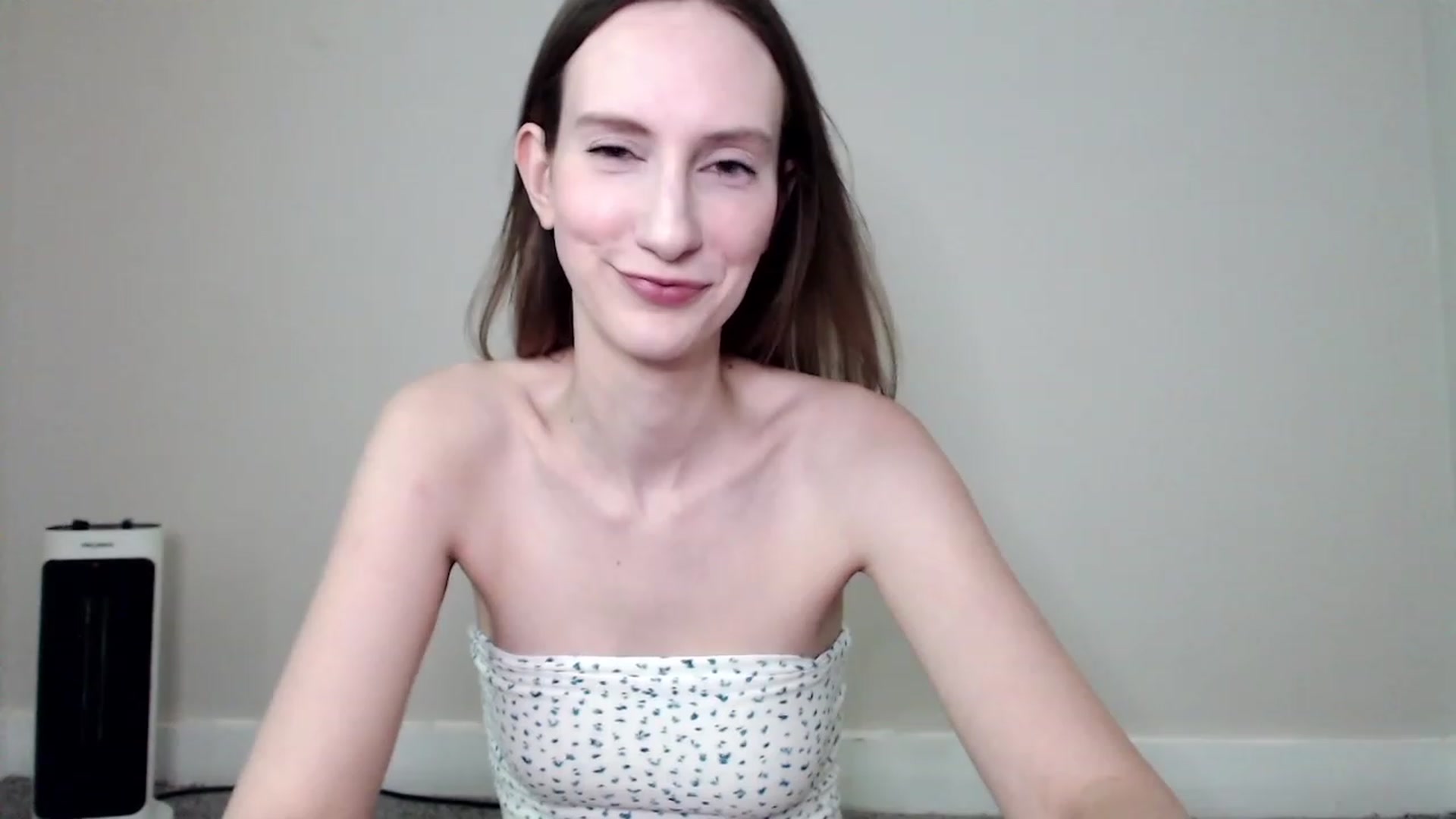 Gallery image thumbnail from Strwberrymoon's myfreecams stream on, 06/10/2023, 24:10 image 7 of 20