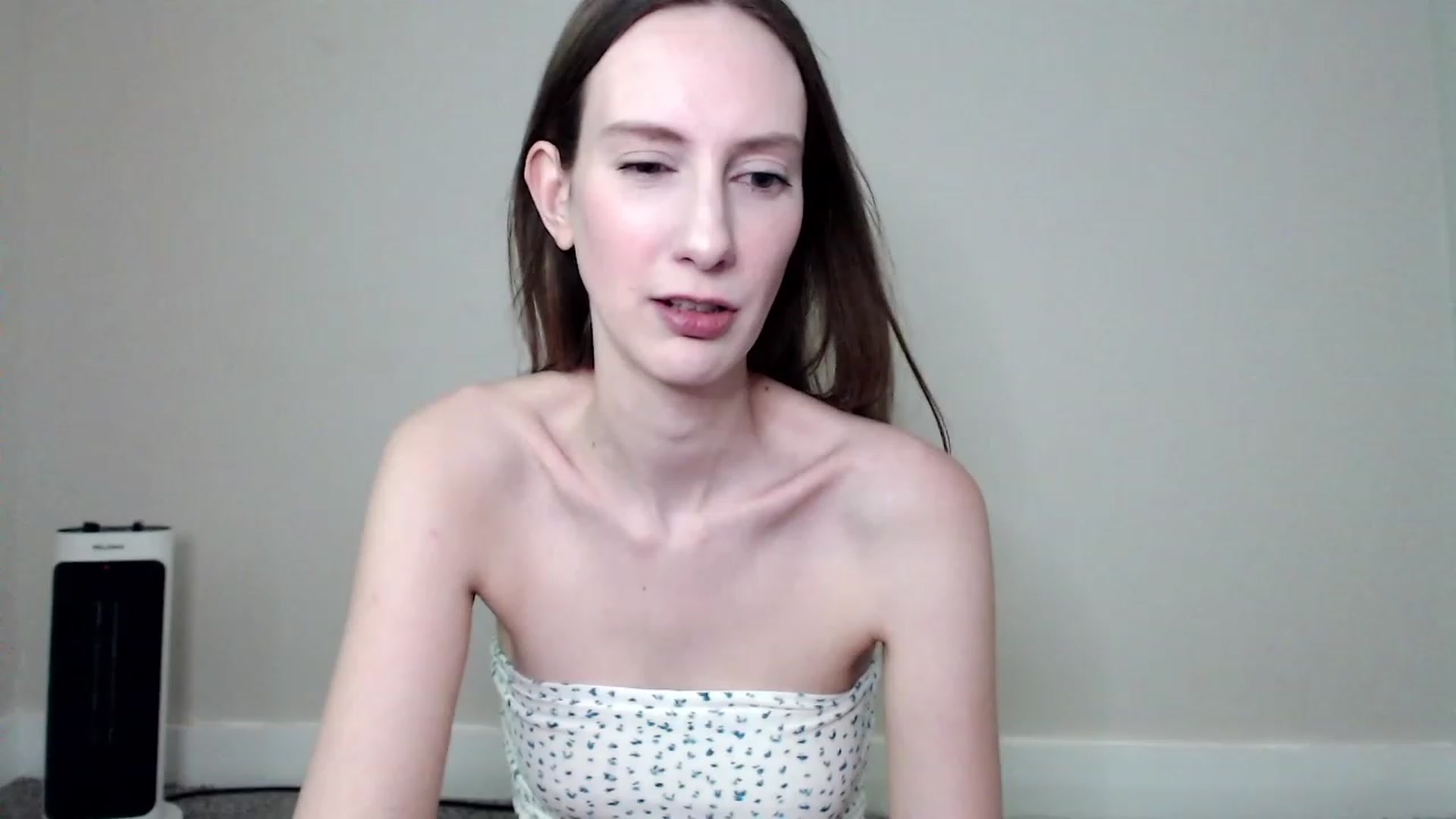 Gallery image thumbnail from Strwberrymoon's myfreecams stream on, 06/10/2023, 24:10 image 14 of 20