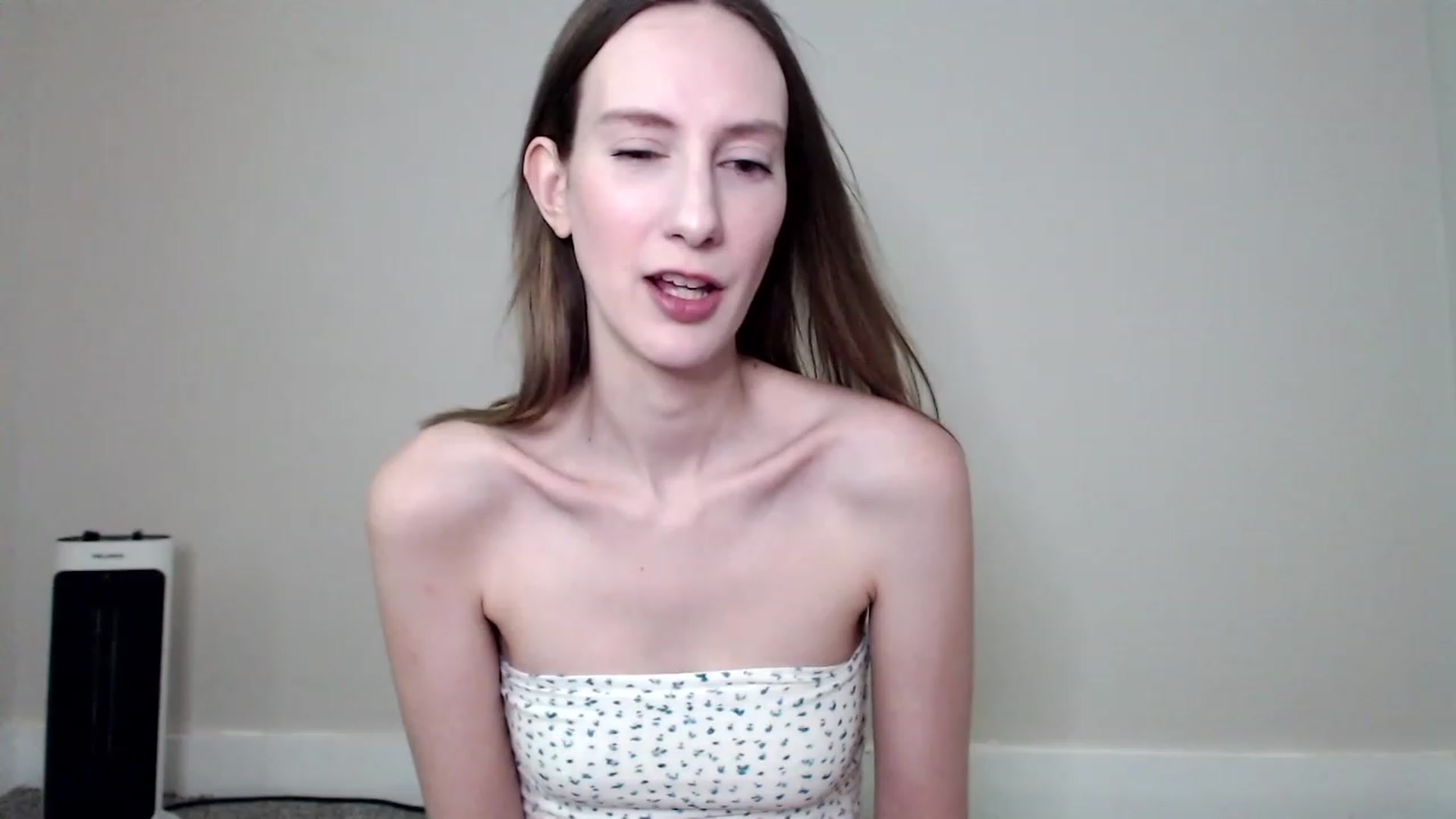 Gallery image thumbnail from Strwberrymoon's myfreecams stream on, 06/10/2023, 24:10 image 16 of 20