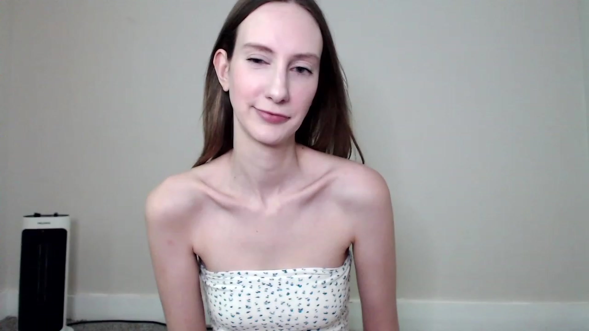 Gallery image thumbnail from Strwberrymoon's myfreecams stream on, 06/10/2023, 24:10 image 10 of 20