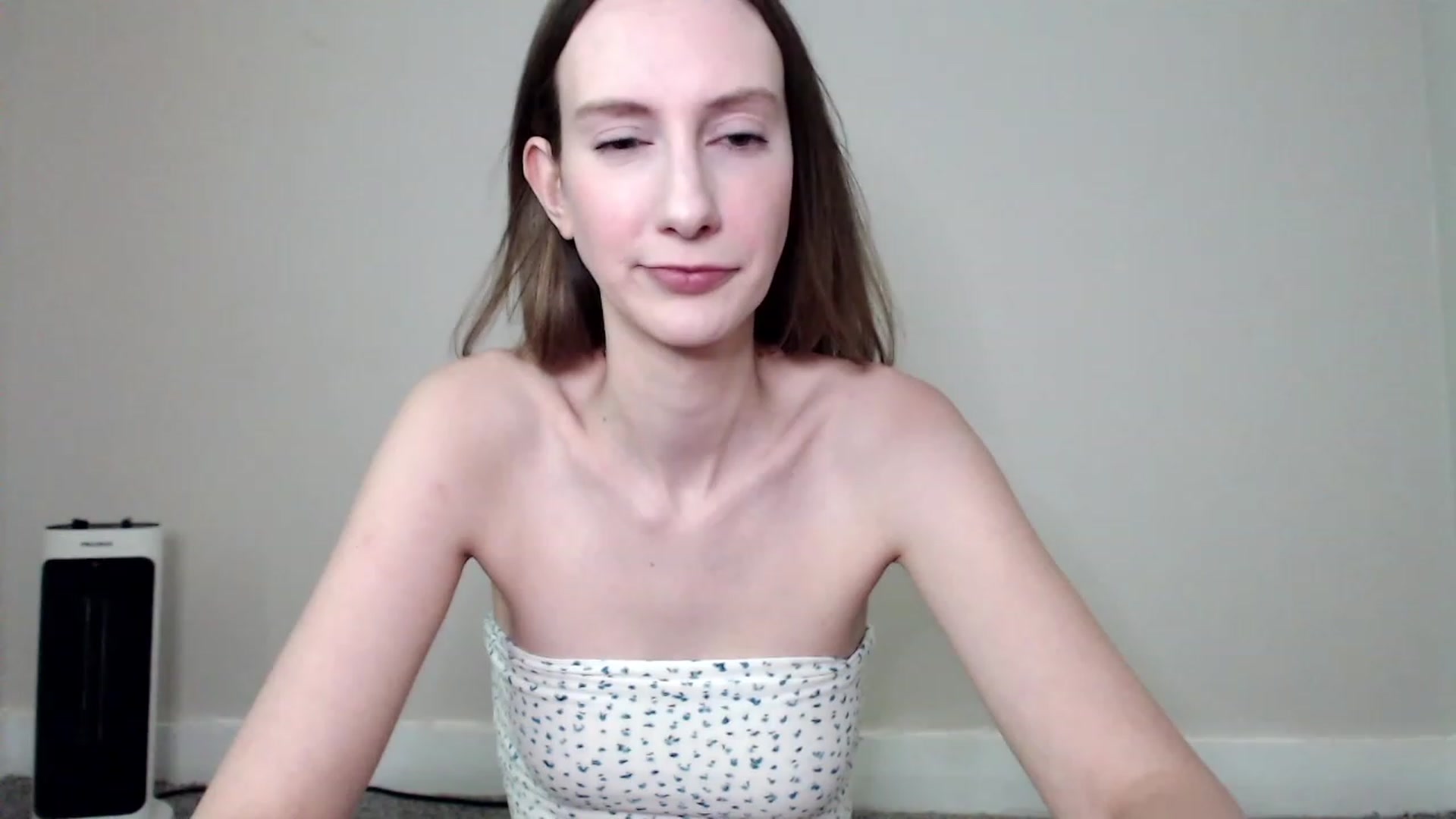 Gallery image thumbnail from Strwberrymoon's myfreecams stream on, 06/10/2023, 24:10 image 8 of 20