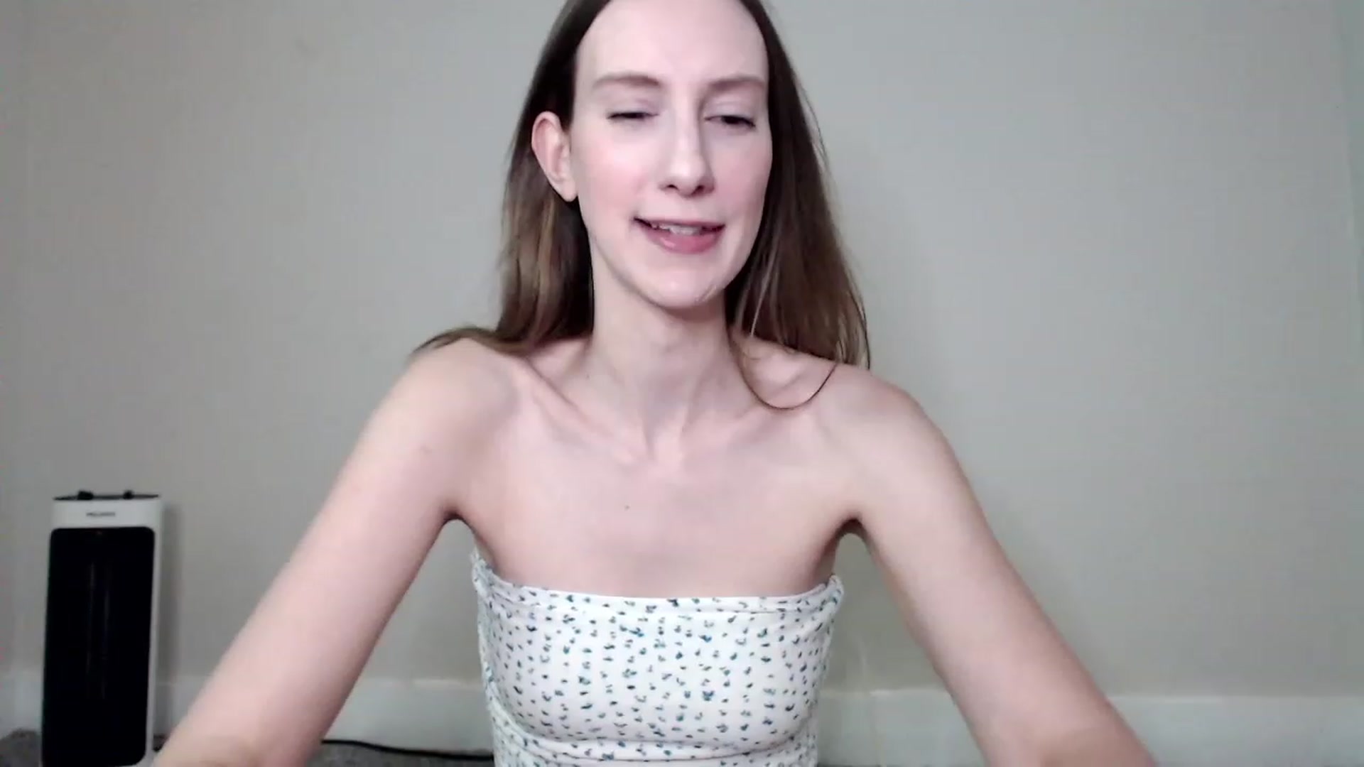 Gallery image thumbnail from Strwberrymoon's myfreecams stream on, 06/10/2023, 24:10 image 18 of 20
