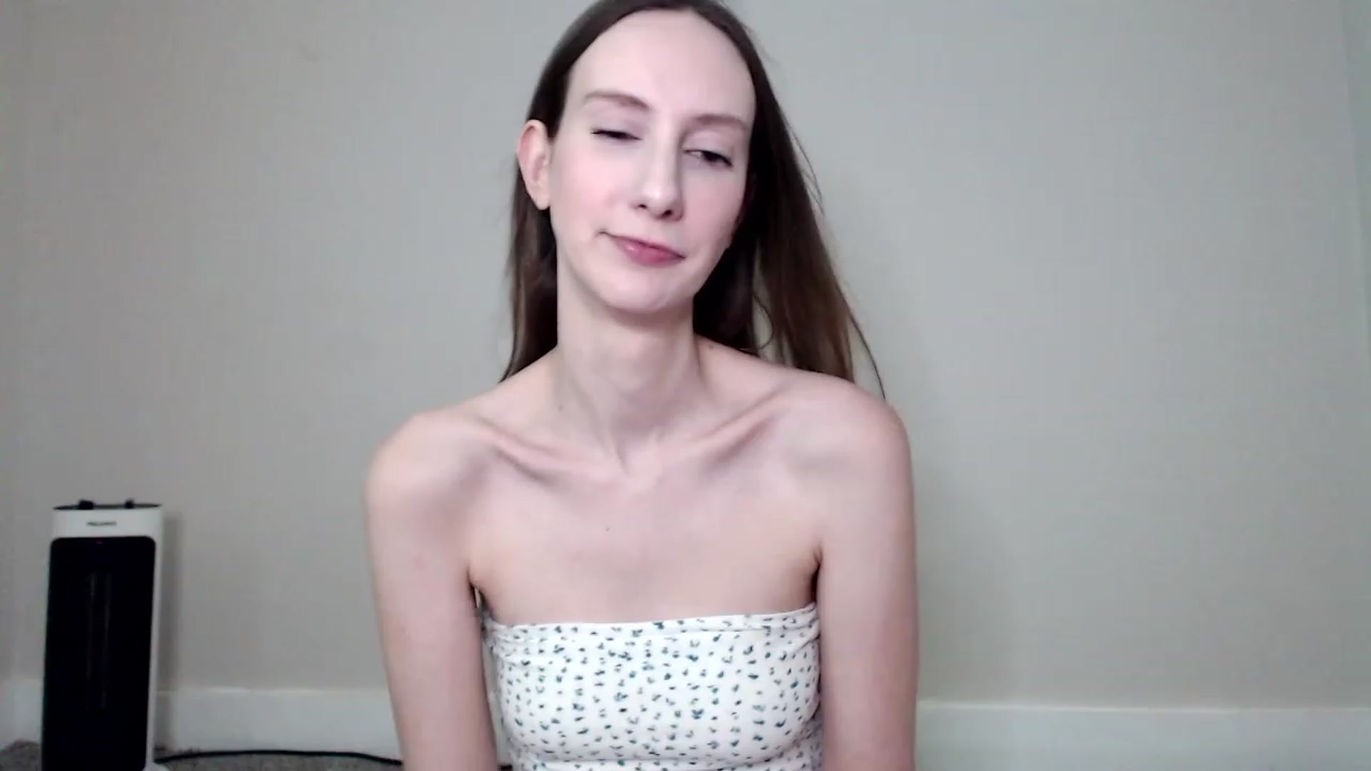 Gallery image thumbnail from Strwberrymoon's myfreecams stream on, 06/10/2023, 24:10 image 17 of 20