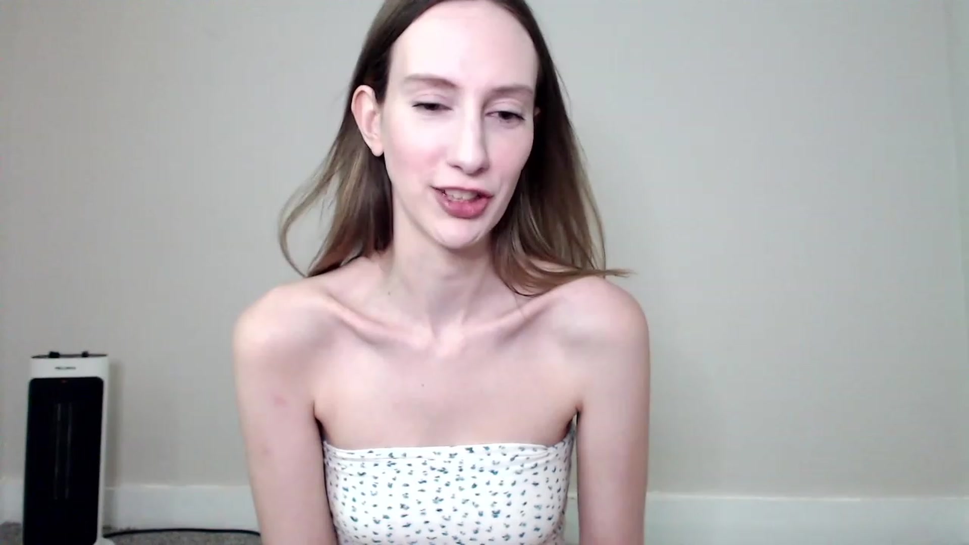 Gallery image thumbnail from Strwberrymoon's myfreecams stream on, 06/10/2023, 24:10 image 6 of 20