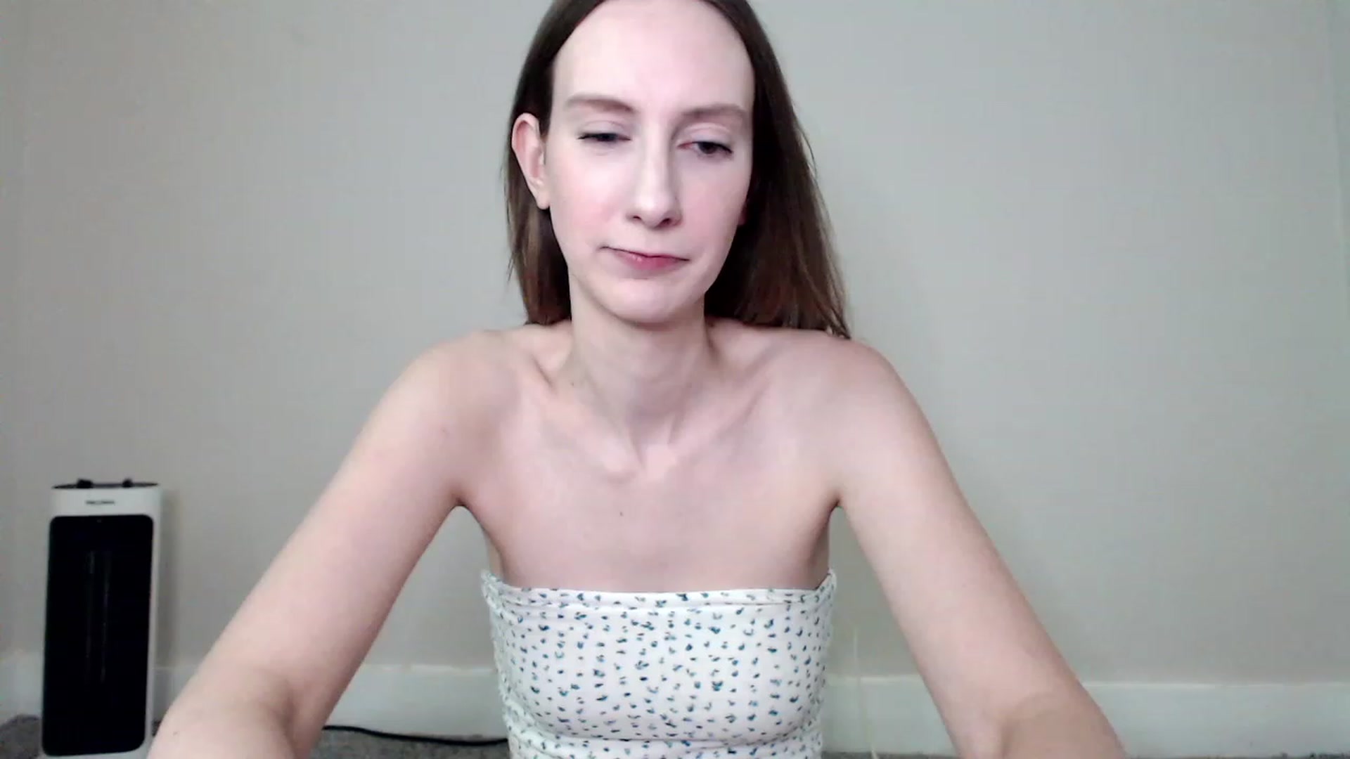 Gallery image thumbnail from Strwberrymoon's myfreecams stream on, 06/10/2023, 24:10 image 11 of 20