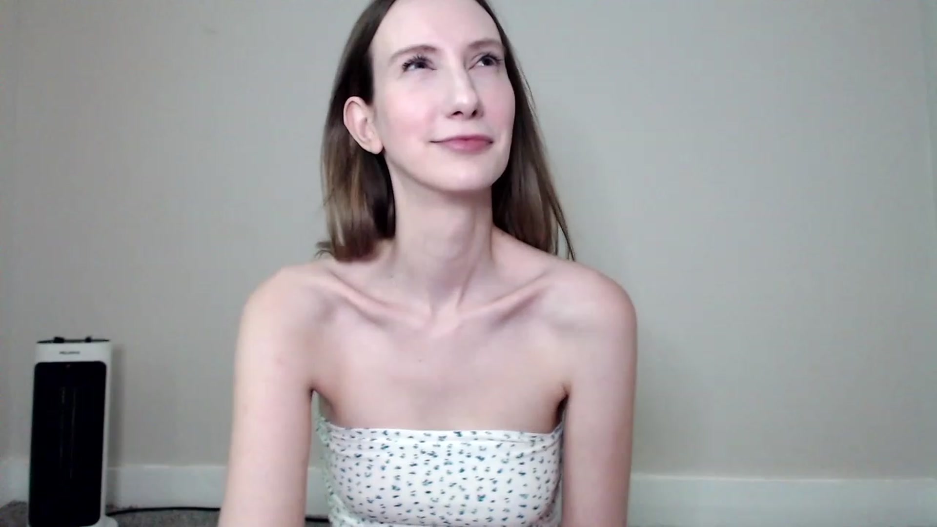 Gallery image thumbnail from Strwberrymoon's myfreecams stream on, 06/10/2023, 24:10 image 15 of 20