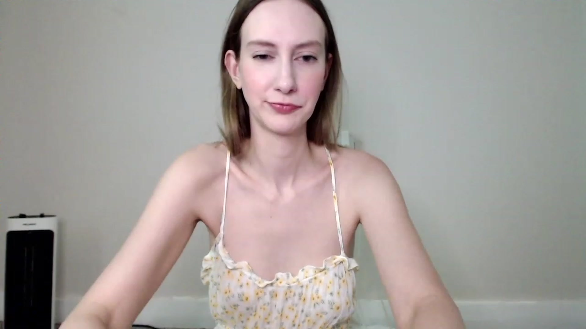 Gallery image thumbnail from Strwberrymoon's myfreecams stream on, 06/12/2023, 23:15 image 18 of 20