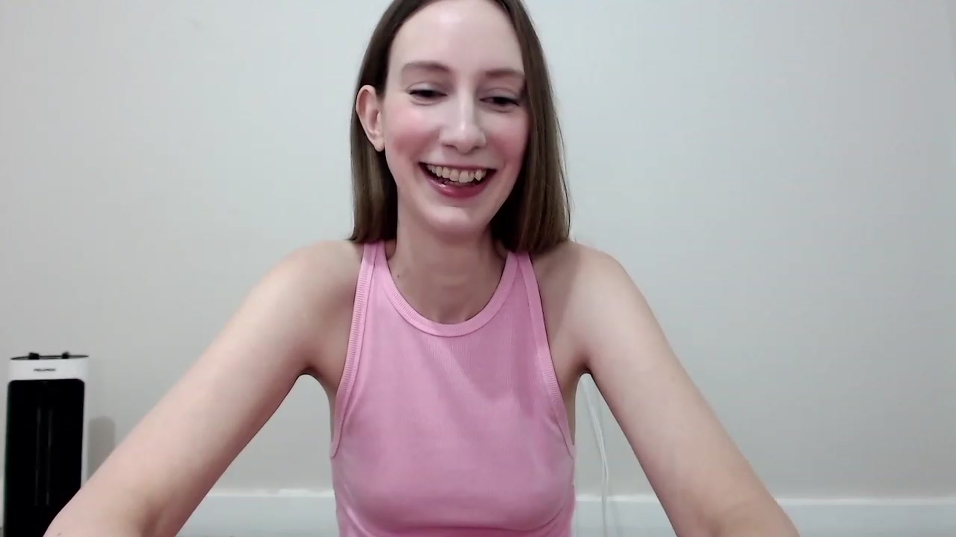 Gallery image thumbnail from Strwberrymoon's myfreecams stream on, 07/03/2023, 22:43 image 16 of 20