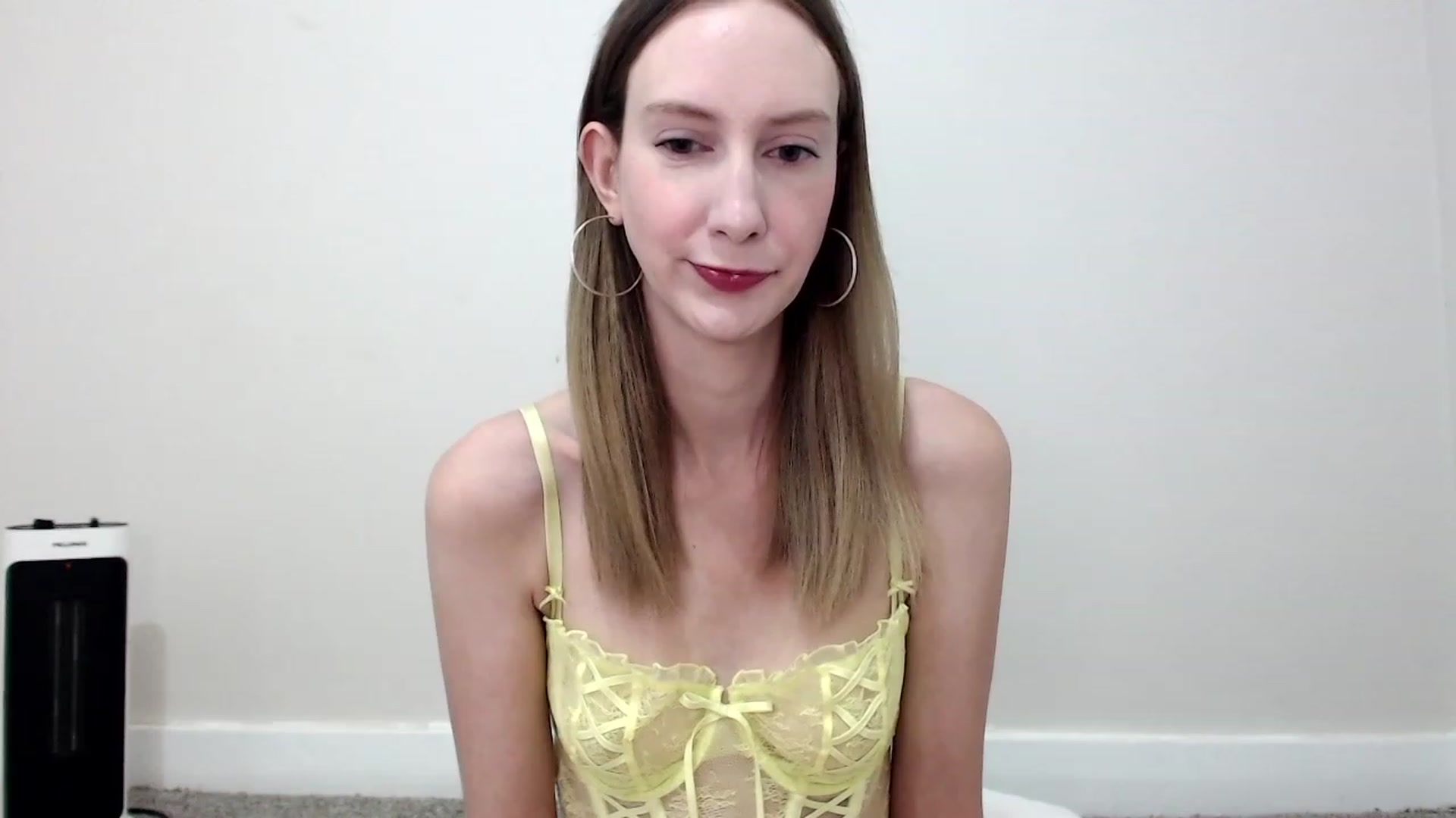 Gallery image thumbnail from Strwberrymoon's myfreecams stream on, 07/29/2023, 19:18 image 4 of 20