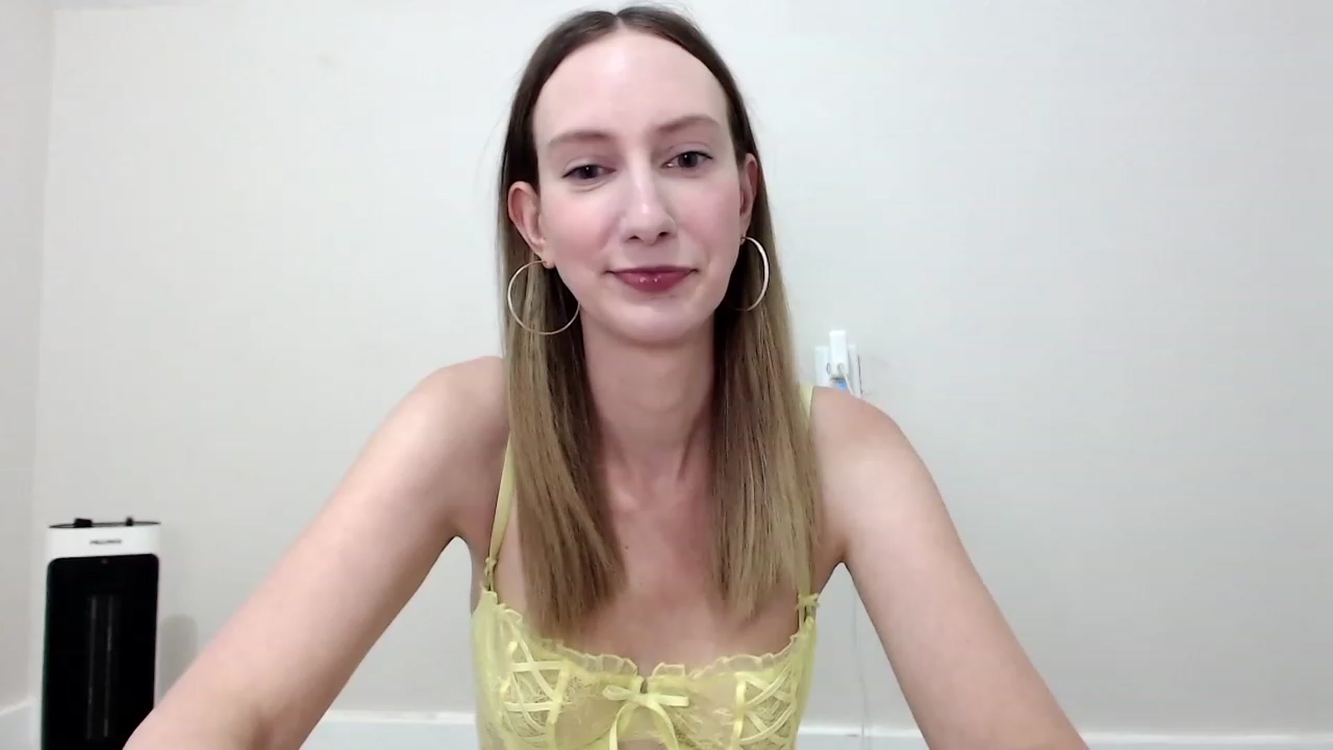 Gallery image thumbnail from Strwberrymoon's myfreecams stream on, 07/29/2023, 21:21 image 2 of 20