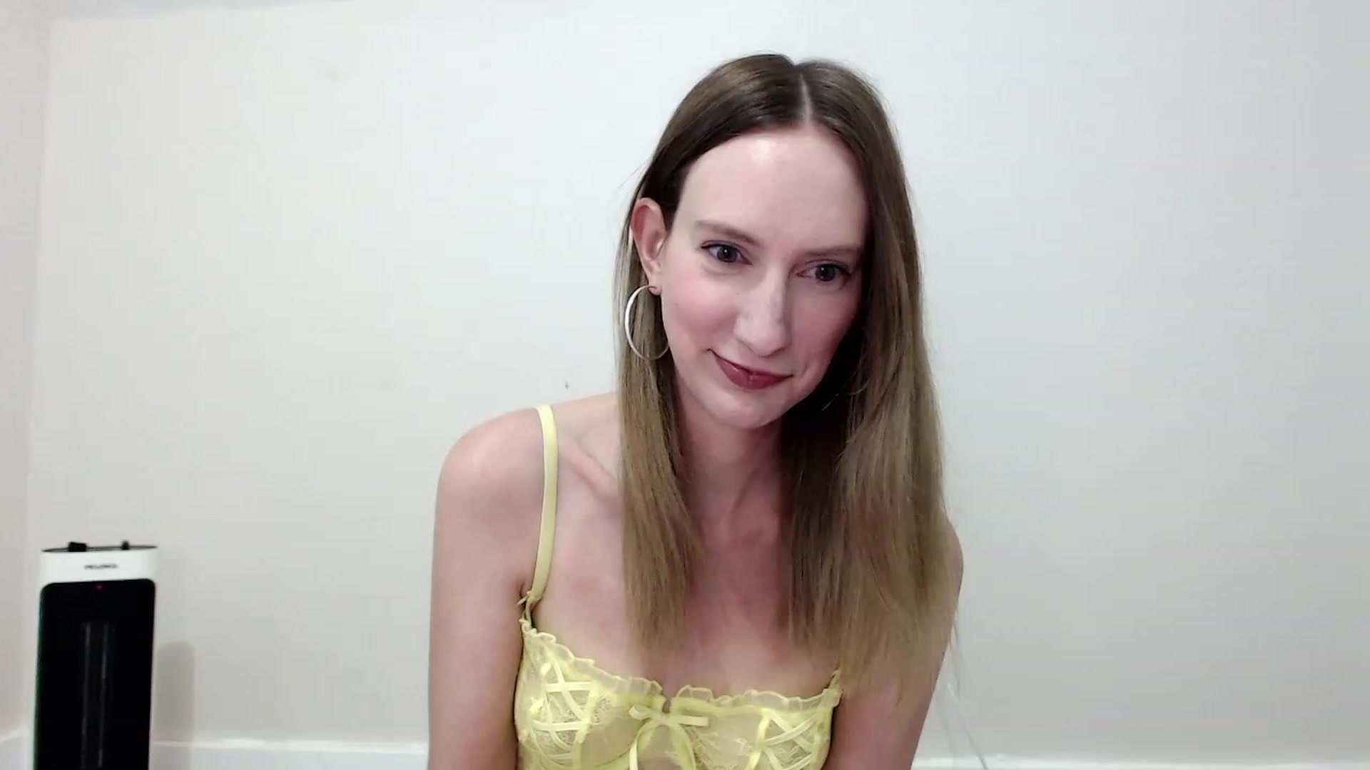 Gallery image thumbnail from Strwberrymoon's myfreecams stream on, 07/29/2023, 21:21 image 1 of 20