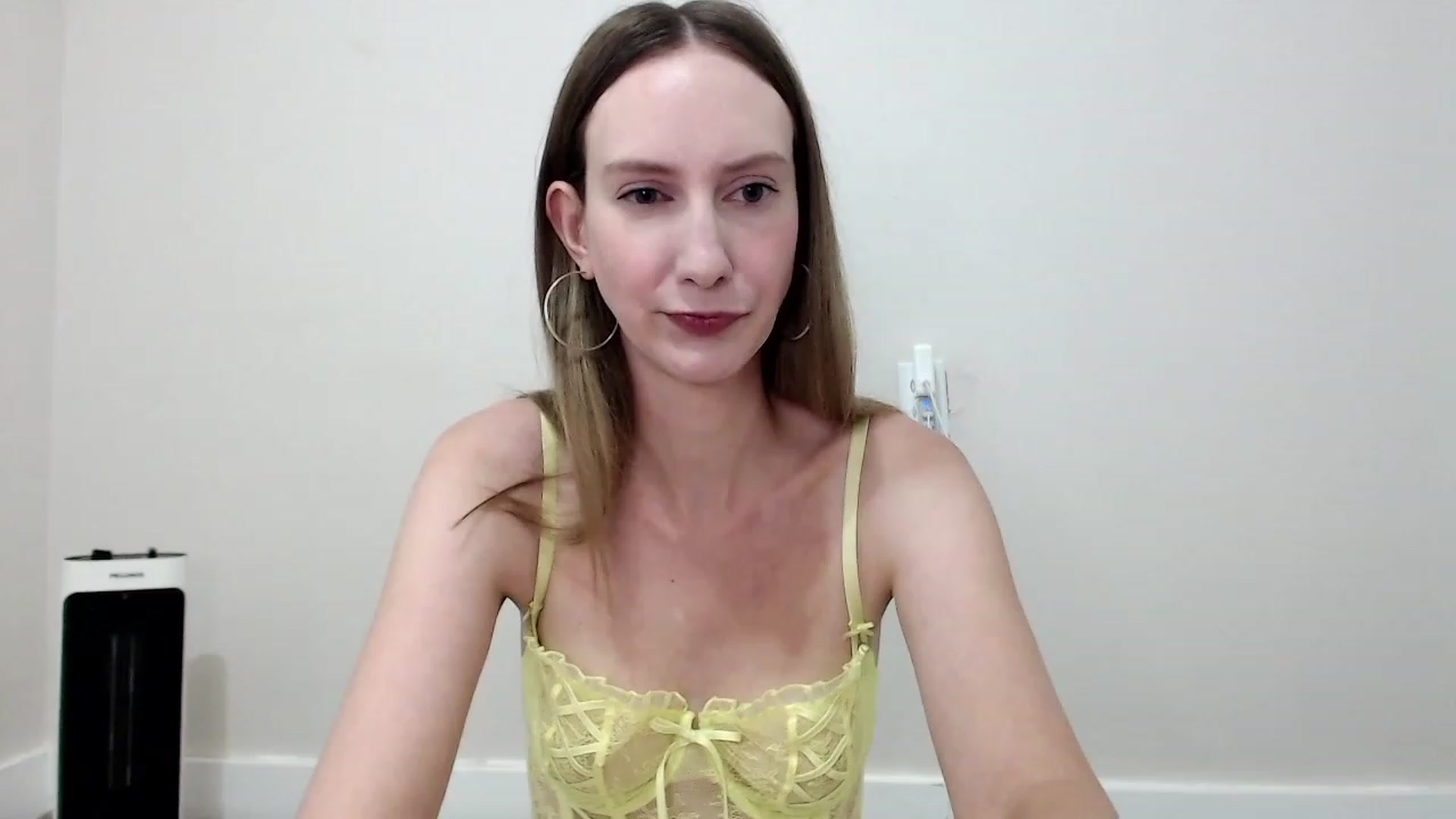 Gallery image thumbnail from Strwberrymoon's myfreecams stream on, 07/29/2023, 21:21 image 14 of 20
