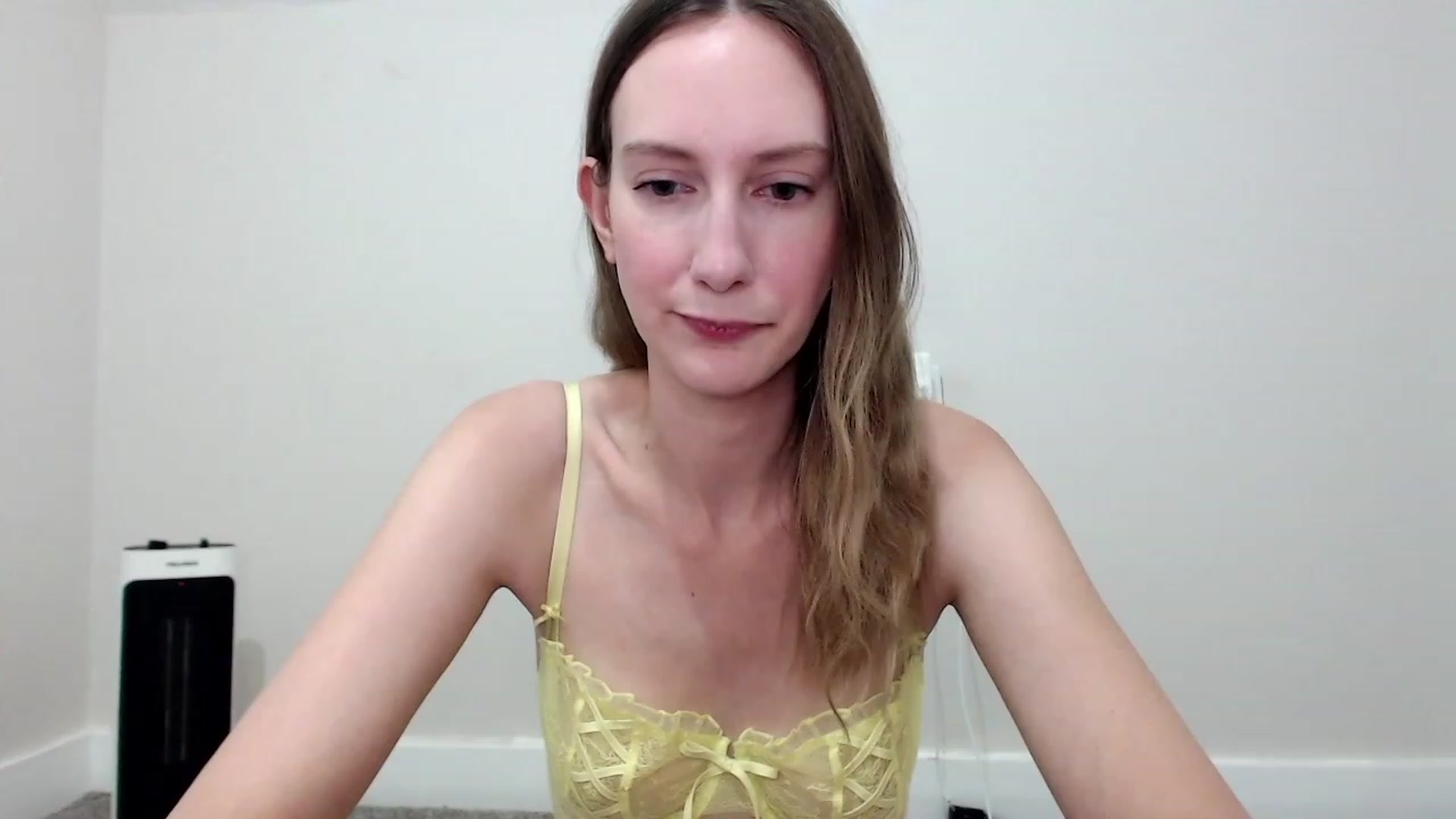 Gallery image thumbnail from Strwberrymoon's myfreecams stream on, 08/05/2023, 01:13 image 2 of 20