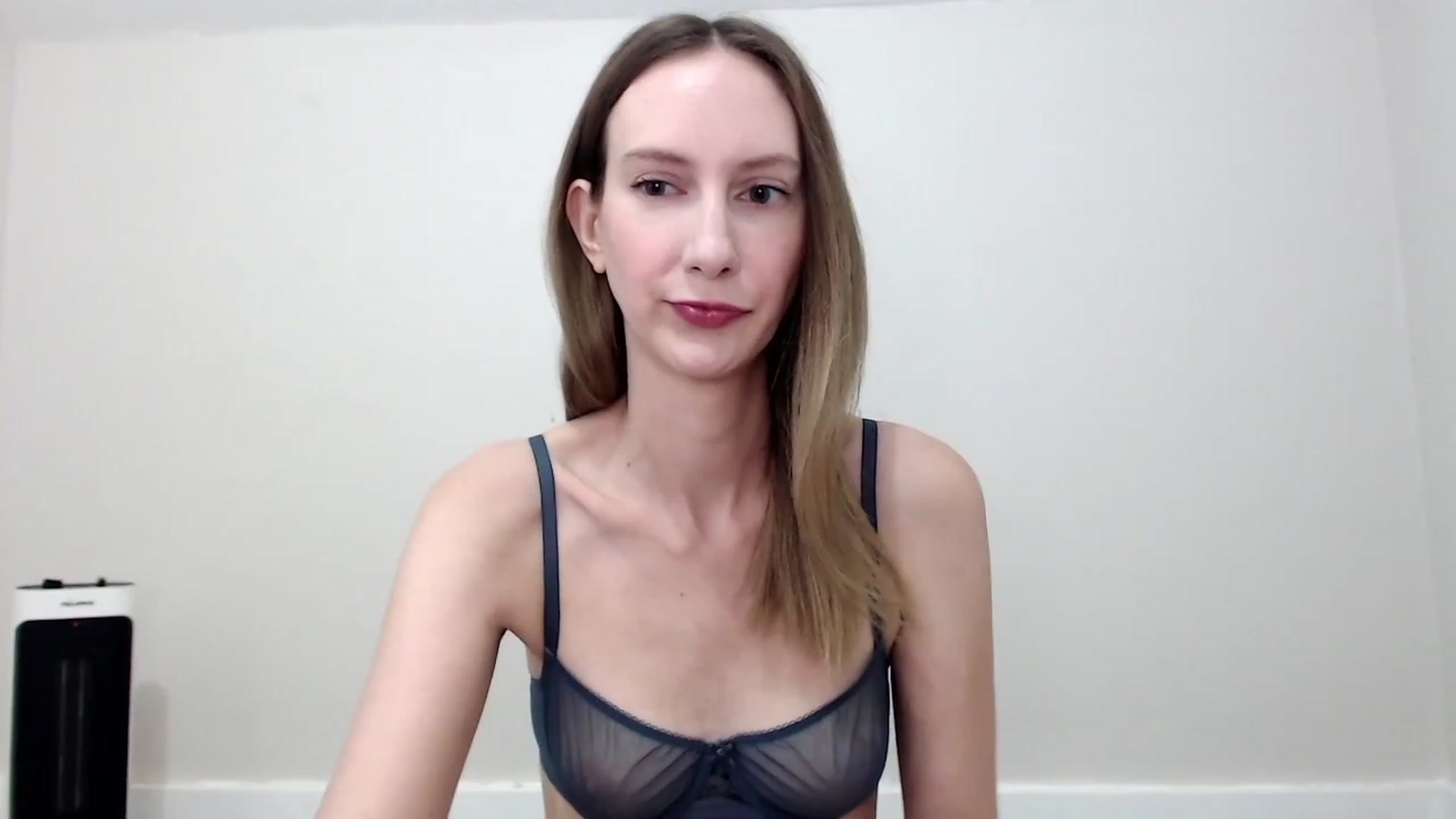 Gallery image thumbnail from Strwberrymoon's myfreecams stream on, 08/07/2023, 18:54 image 3 of 20