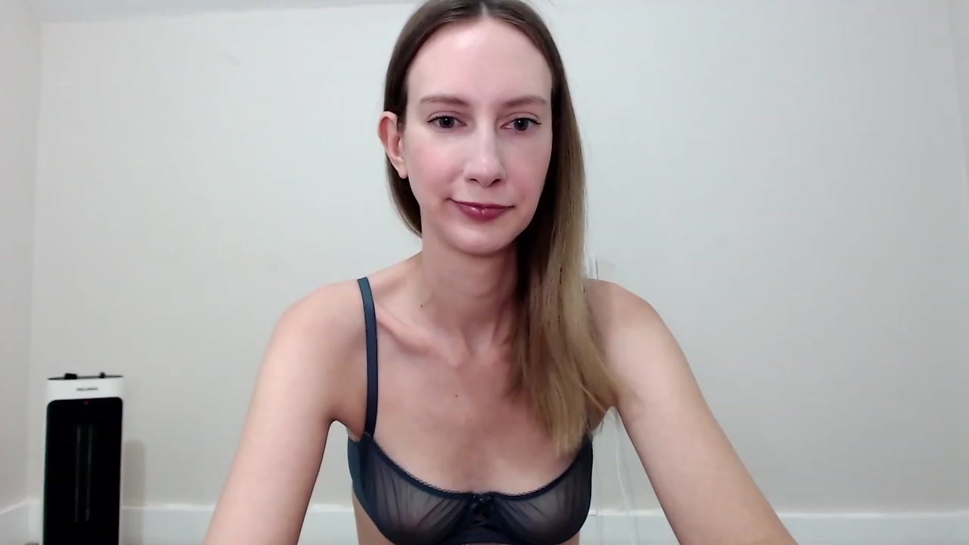 Gallery image thumbnail from Strwberrymoon's myfreecams stream on, 08/07/2023, 20:47 image 2 of 20