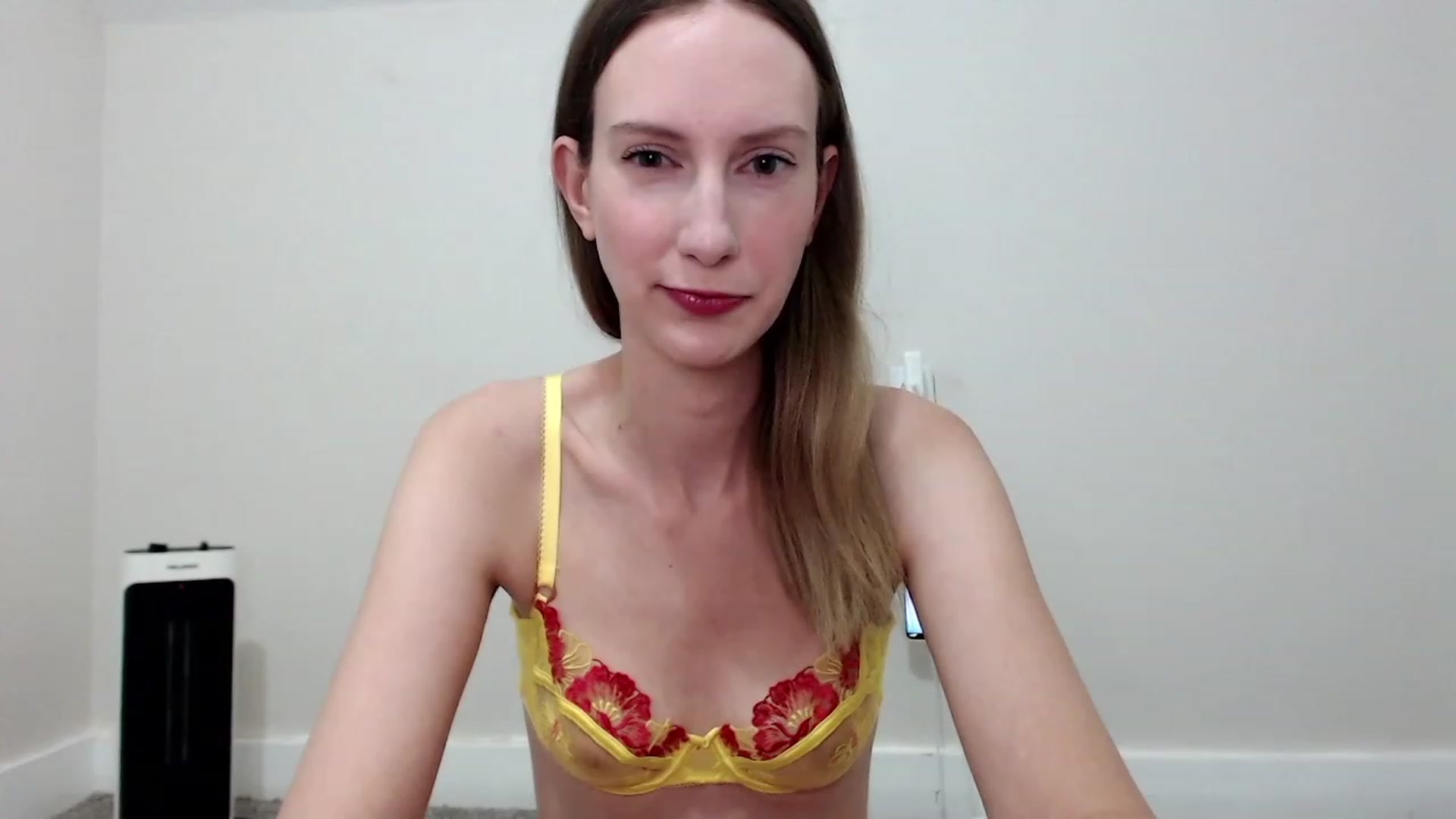 Gallery image thumbnail from Strwberrymoon's myfreecams stream on, 08/09/2023, 01:32 image 7 of 20