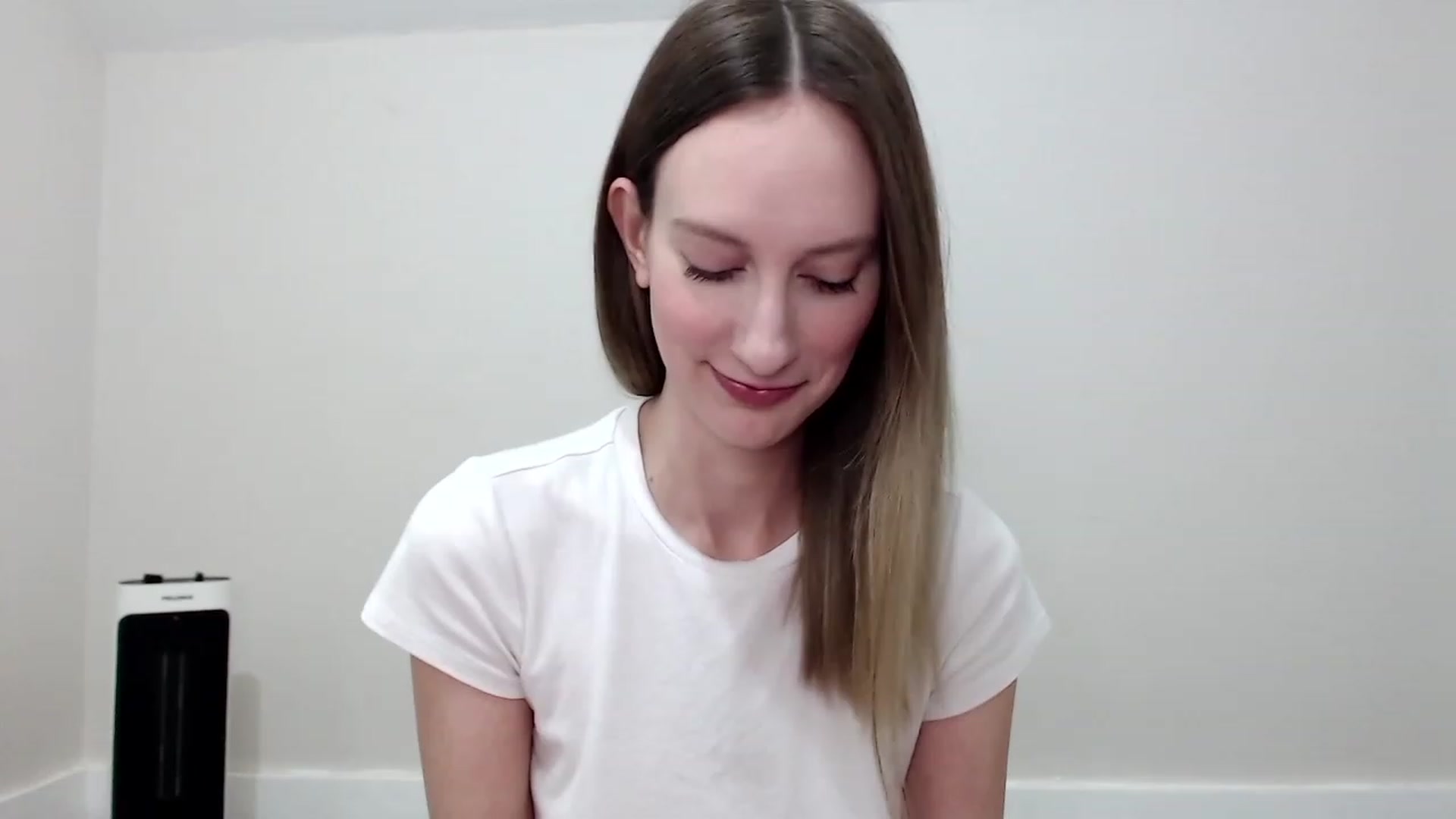 Gallery image thumbnail from Strwberrymoon's myfreecams stream on, 08/10/2023, 22:37 image 8 of 20