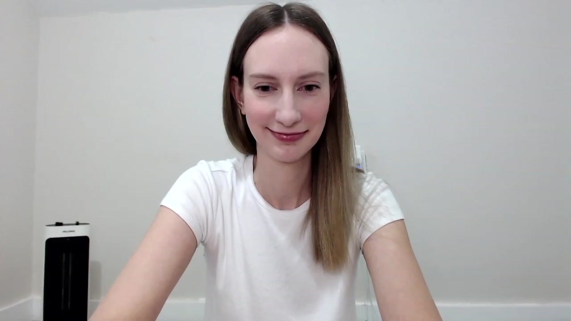 Gallery image thumbnail from Strwberrymoon's myfreecams stream on, 08/10/2023, 22:37 image 3 of 20