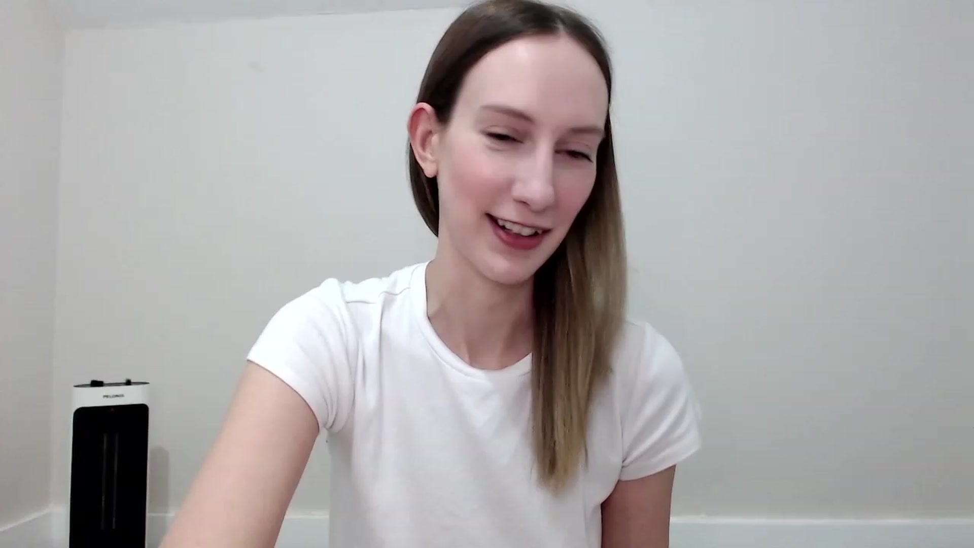 Gallery image thumbnail from Strwberrymoon's myfreecams stream on, 08/10/2023, 22:37 image 1 of 20