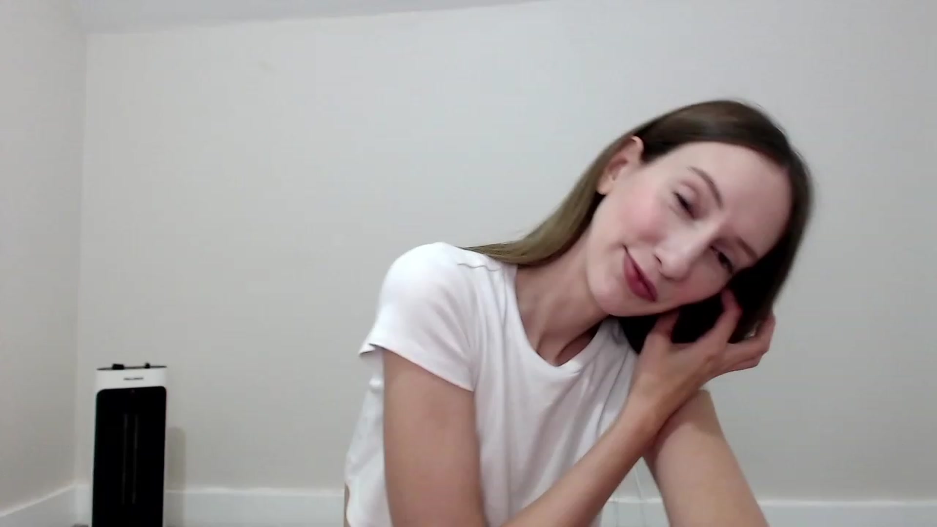 Gallery image thumbnail from Strwberrymoon's myfreecams stream on, 08/10/2023, 22:37 image 17 of 20