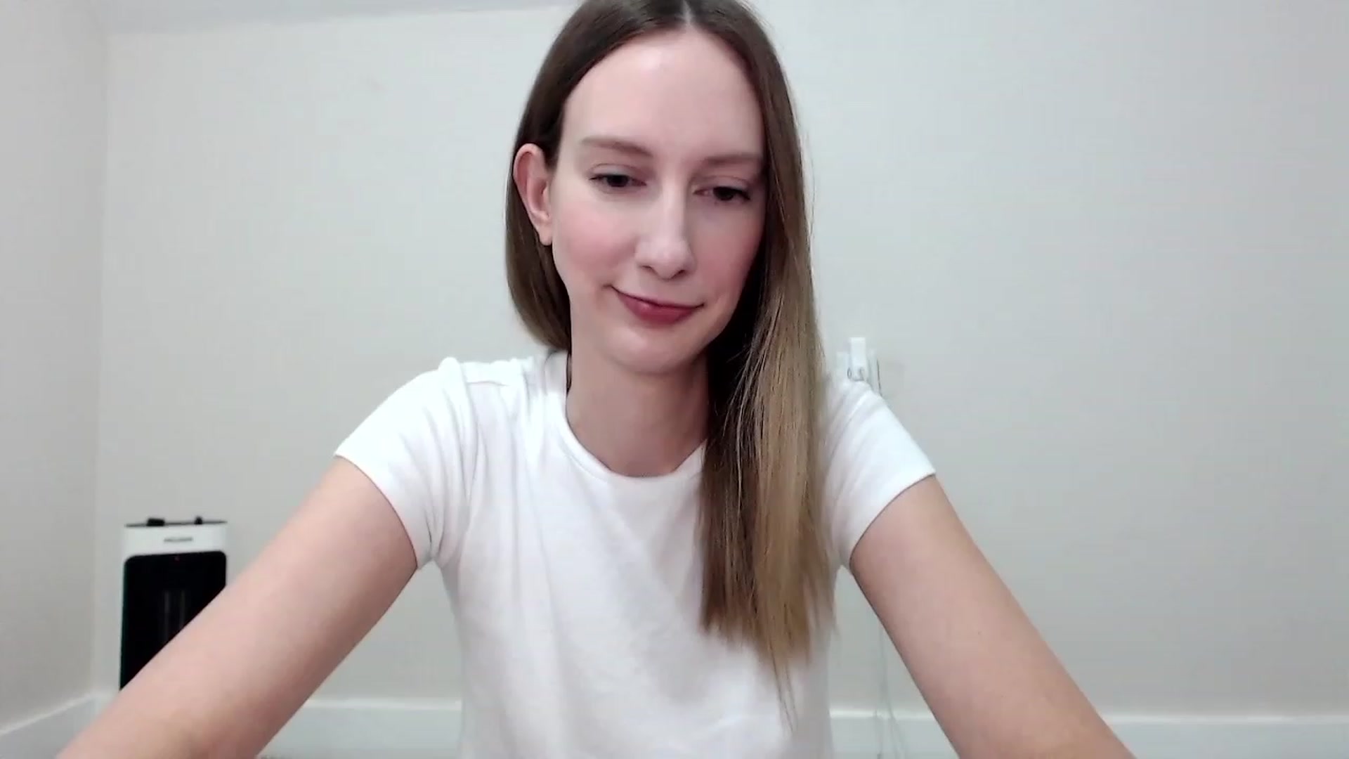 Gallery image thumbnail from Strwberrymoon's myfreecams stream on, 08/10/2023, 22:37 image 9 of 20
