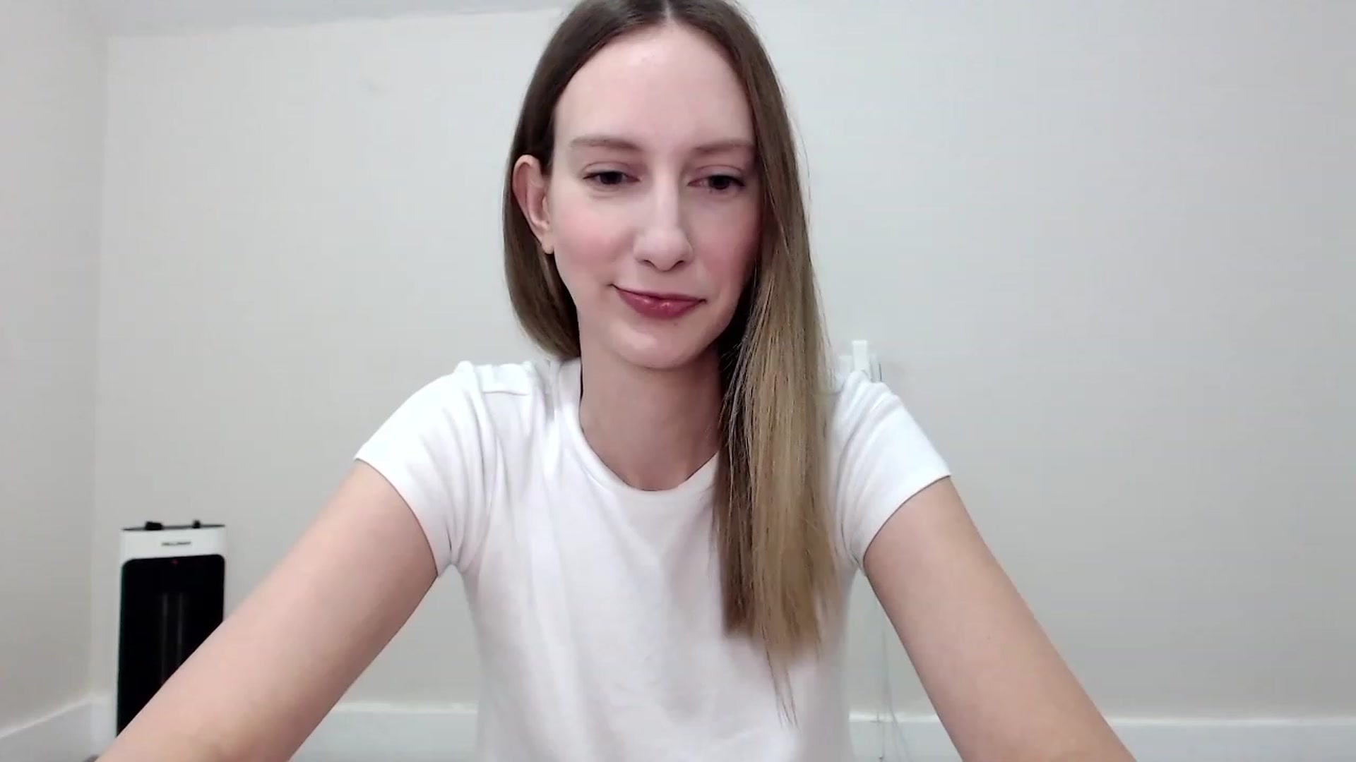 Gallery image thumbnail from Strwberrymoon's myfreecams stream on, 08/10/2023, 22:37 image 10 of 20