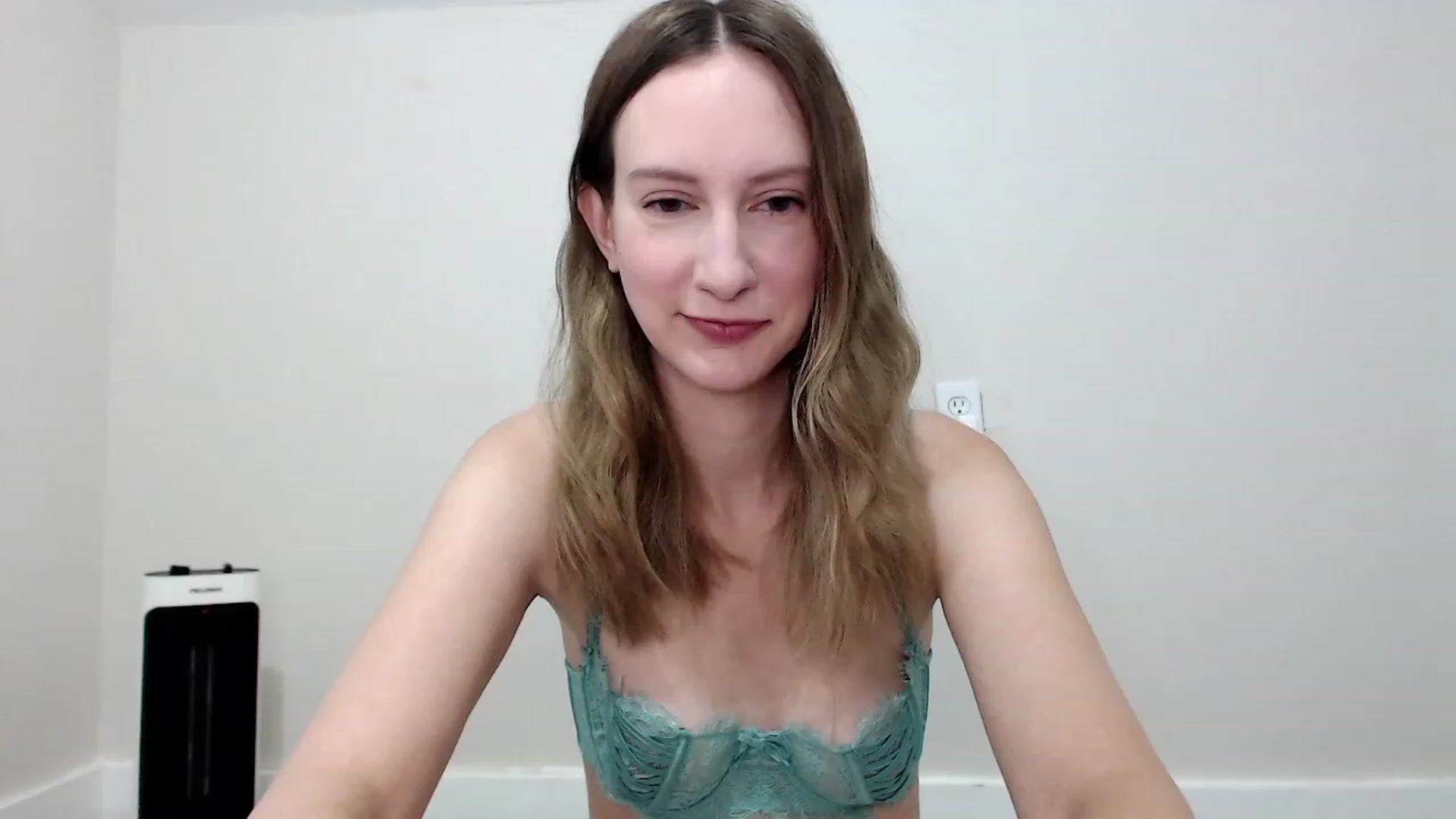 Gallery image thumbnail from Strwberrymoon's myfreecams stream on, 08/23/2023, 18:37 image 3 of 20