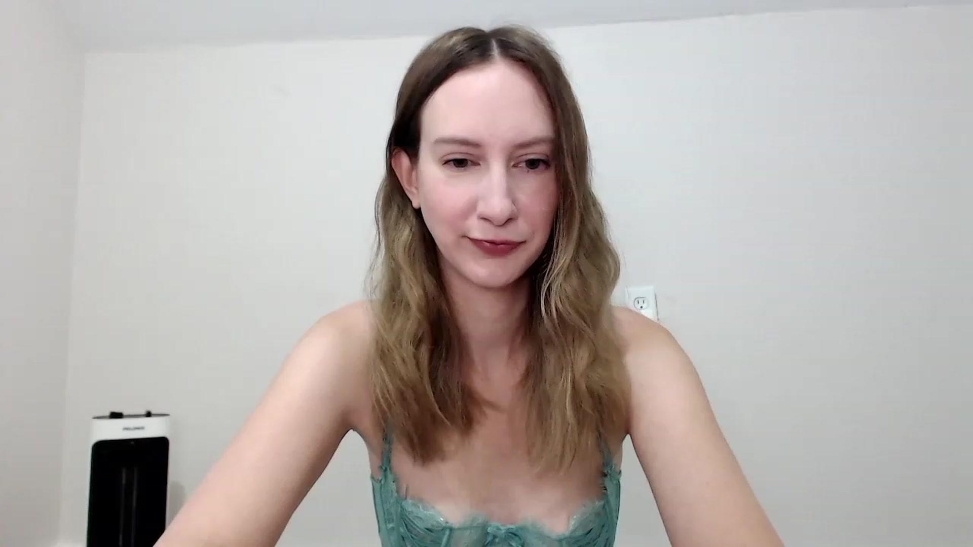 Gallery image thumbnail from Strwberrymoon's myfreecams stream on, 08/23/2023, 18:37 image 2 of 20