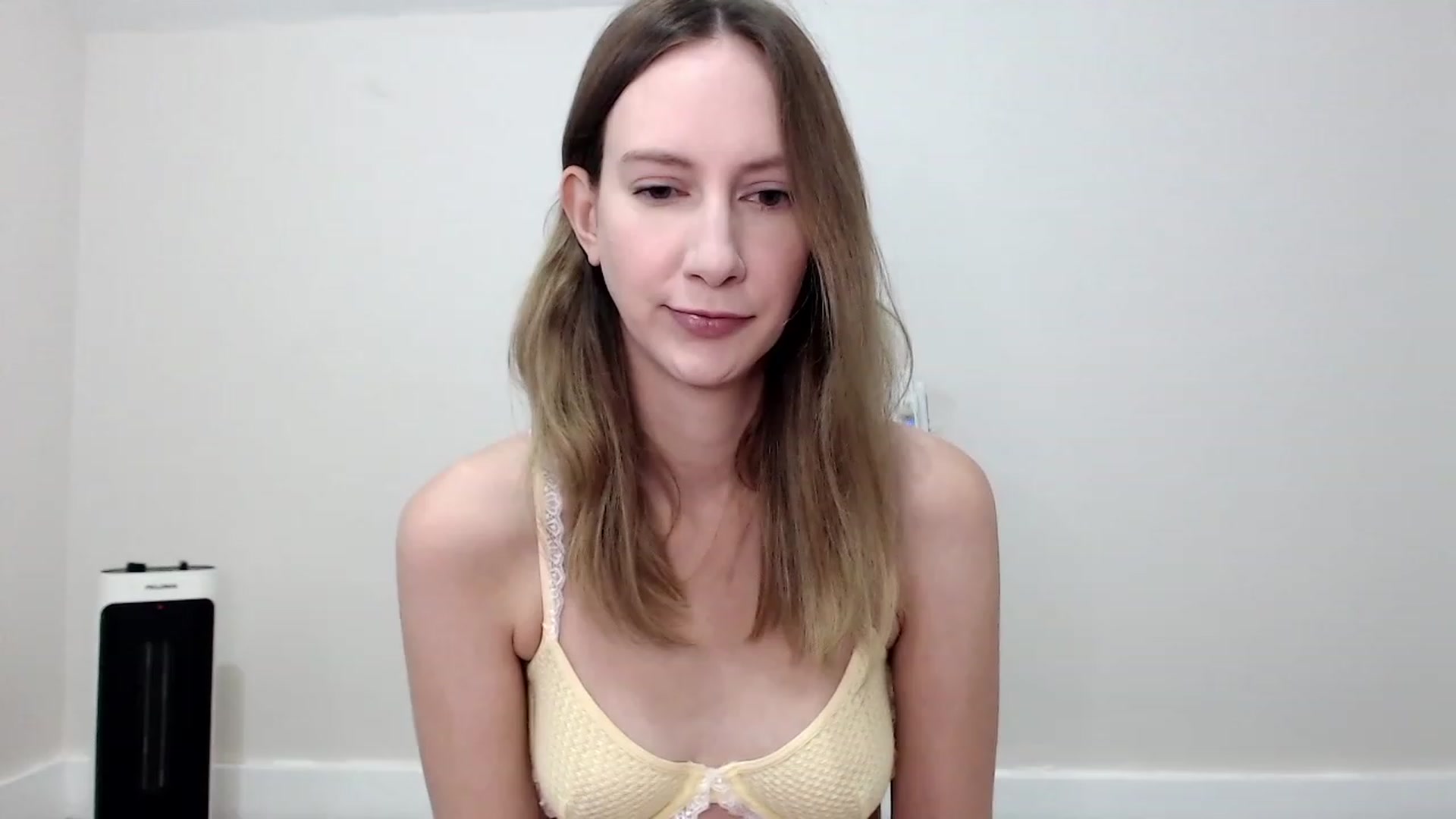 Gallery image thumbnail from Strwberrymoon's myfreecams stream on, 08/26/2023, 18:22 image 15 of 20