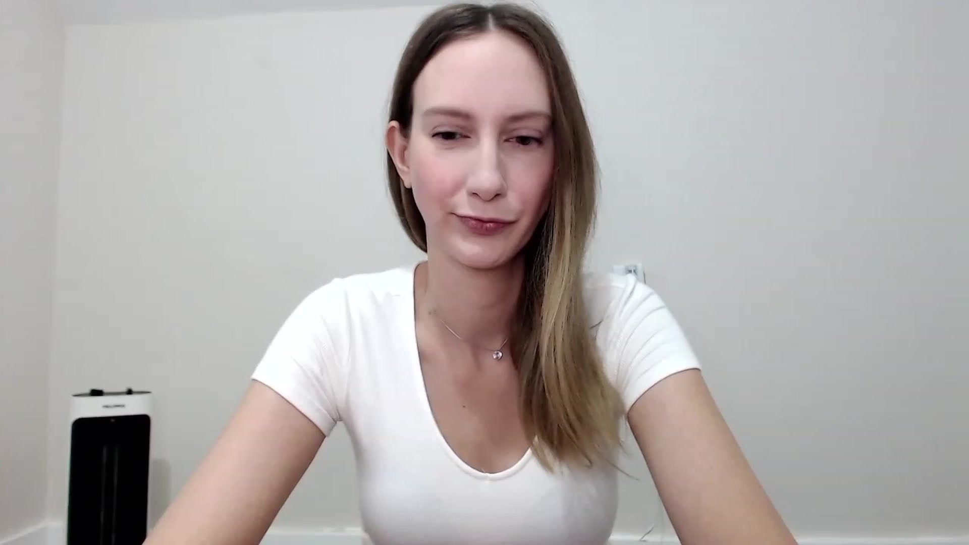 Gallery image thumbnail from Strwberrymoon's myfreecams stream on, 08/30/2023, 20:33 image 1 of 20